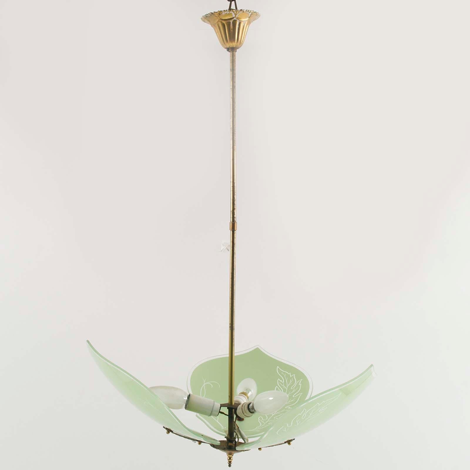 1920s Refined three-light Art Deco chandelier, with three leaves in green colored Murano glass
The good and correct functioning of the electrical system has been checked.

About Pauly & C. - Compagnia Venezia Murano
Pauly & C. - Compagnia Venezia
