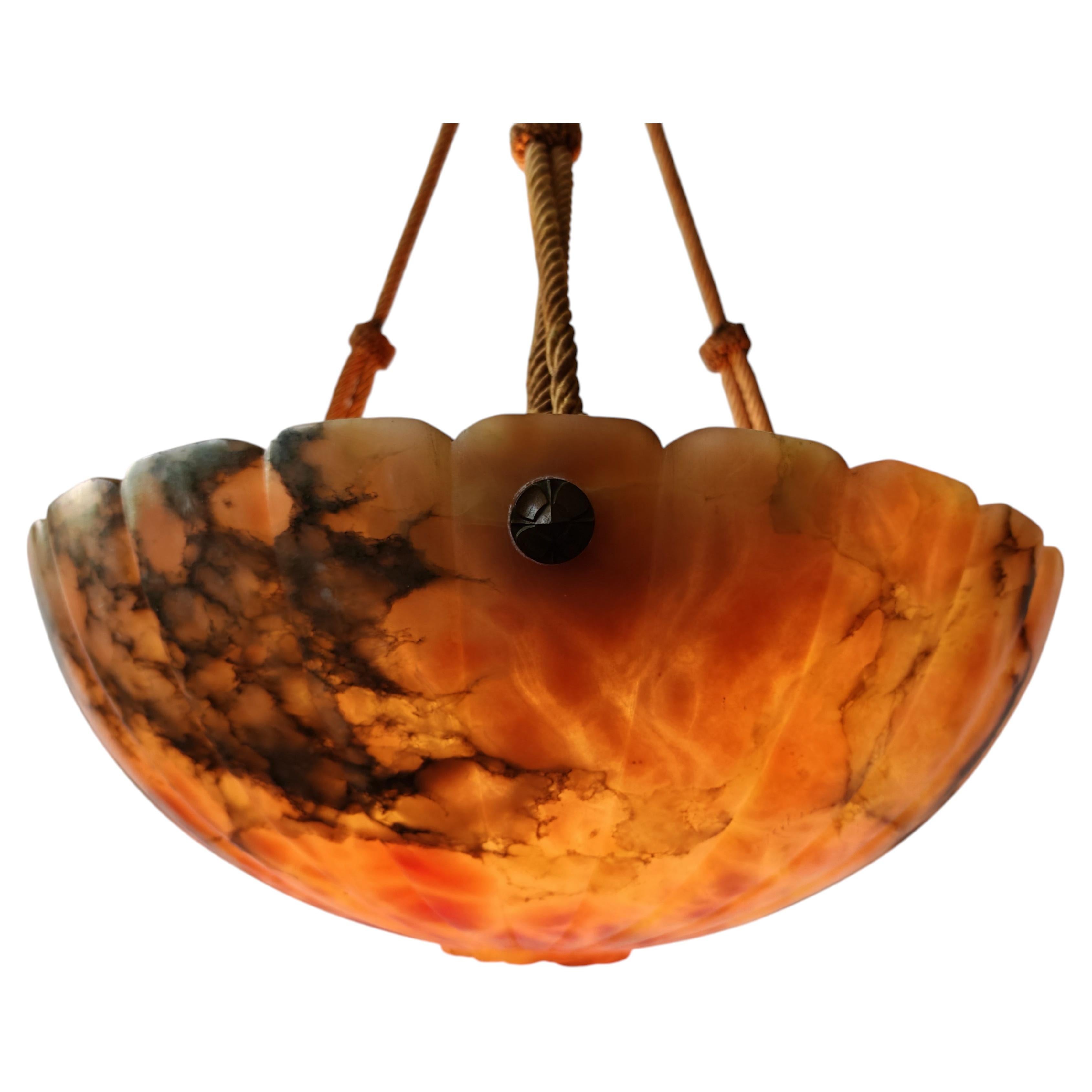 Suspension Art déco en albâtre couleur saumon, avec des détails en bronze, France, années 1930 en vente