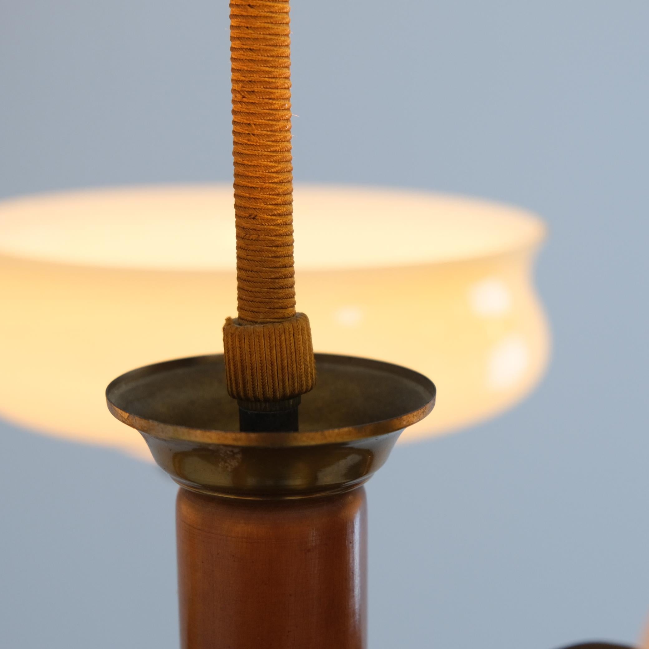 Art-Déco-Anhänger aus Messing, Birke und Opalglas, PSO Ende der 1940er Jahre im Angebot 9