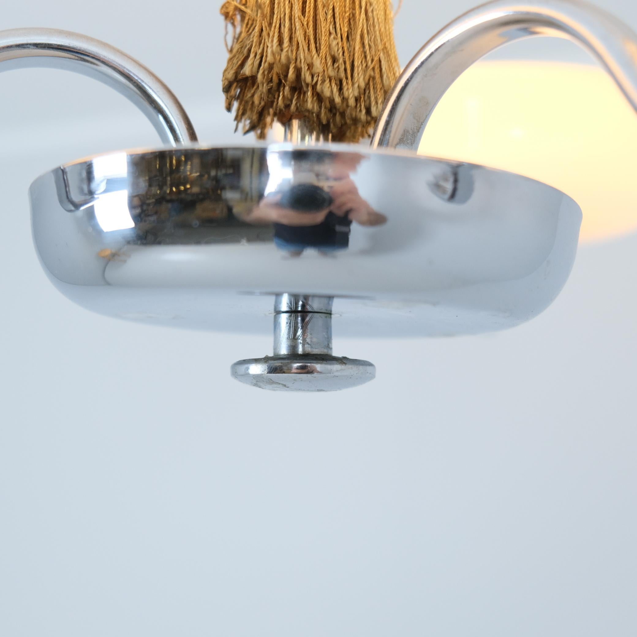 Pendentif Art Déco en laiton nickelé, corde et verre opalin, probablement Tynell, années 1930 en vente 4