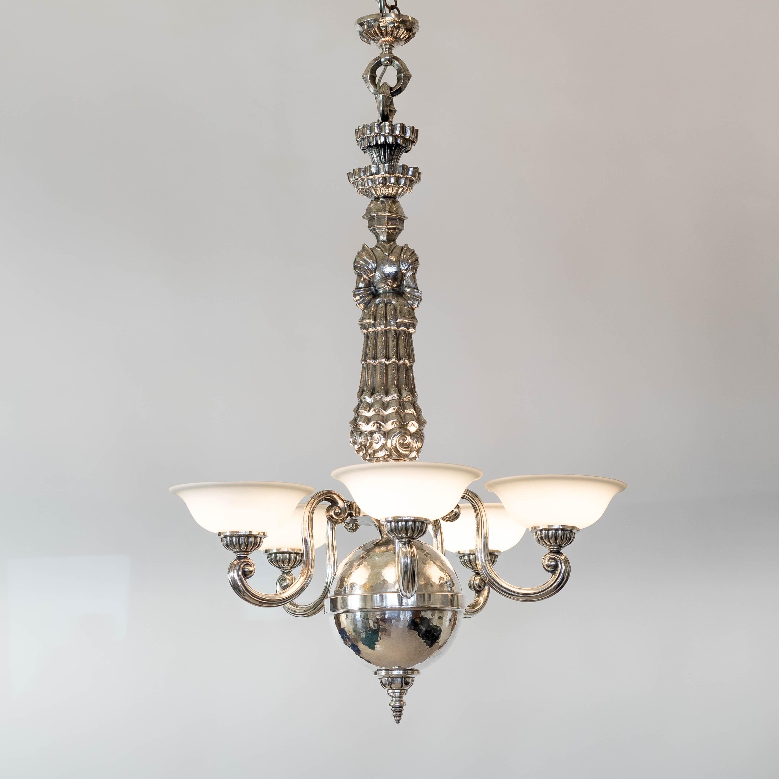 Swedish Grace Atelier Torndahl pendant in white metal with white glass shades 1920s by Per Torndahl. Motif of Saint George and the Dragon.
Very good condition with few signs of wear and use.
Dimensions: Height 115cm/45.3? and diameter
