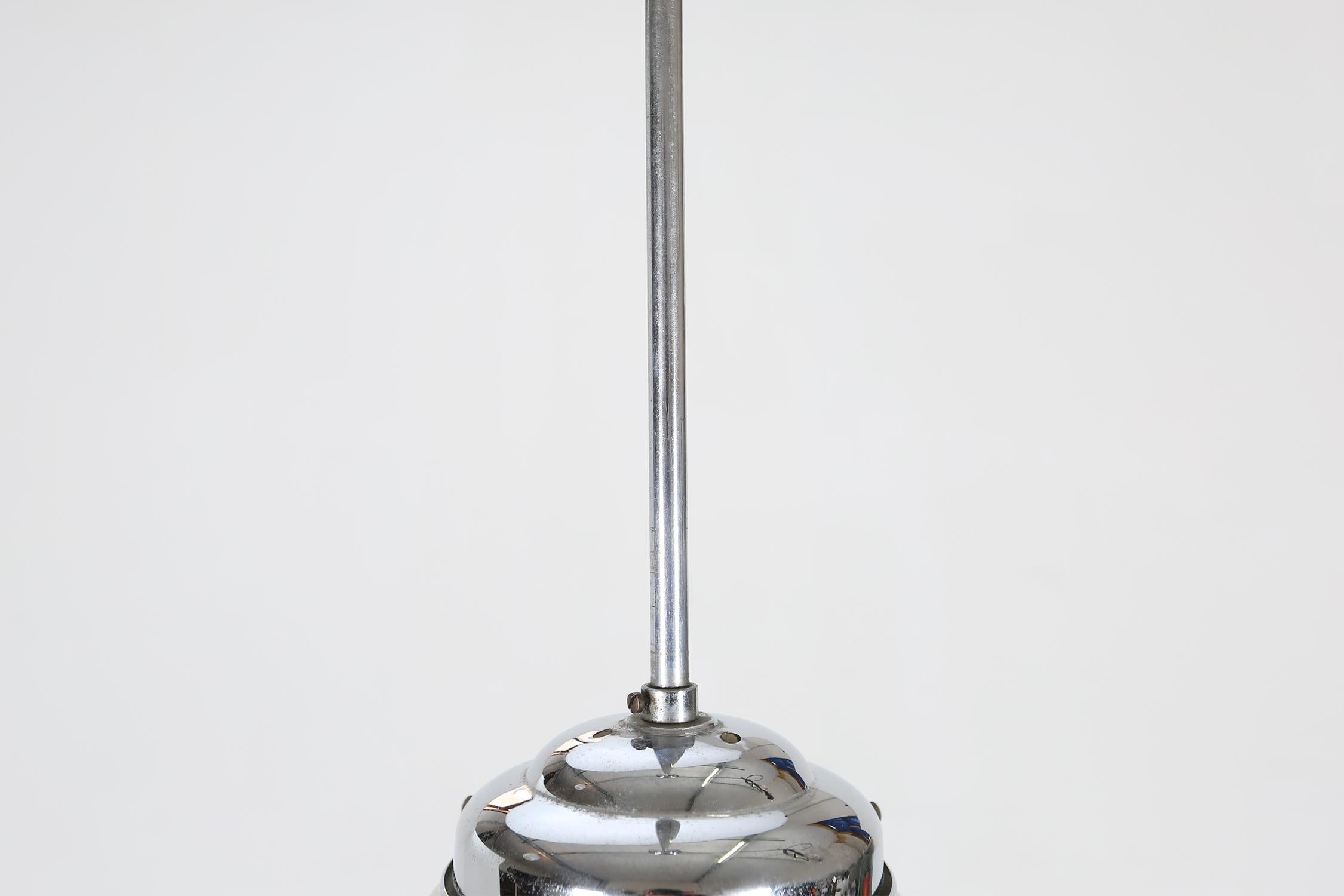 Art-Déco-Pendelleuchte mit grünem Glasschirm, Frankreich ca. 1940 im Angebot 1