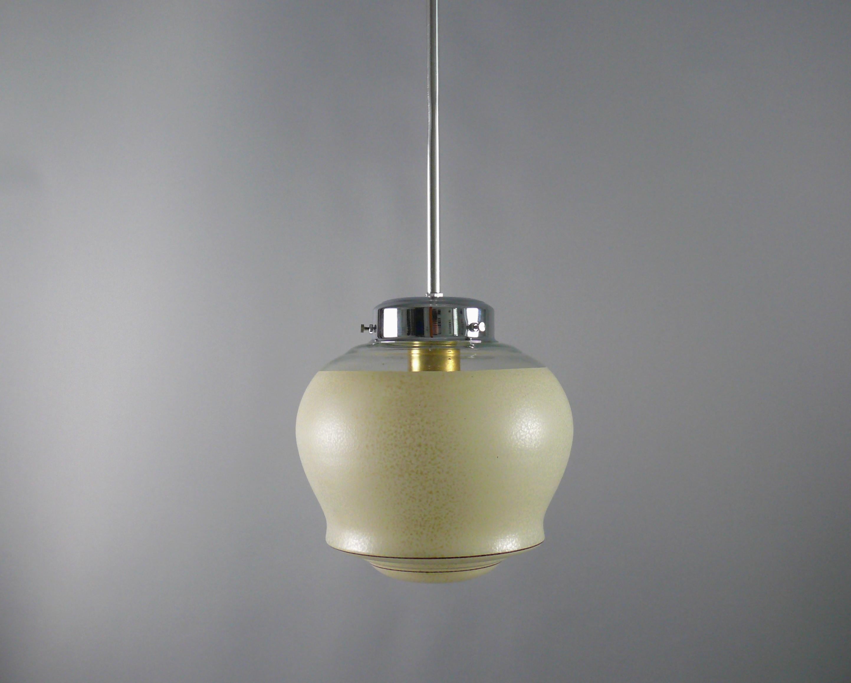 Art Deco Art Déco Pendant Light With Marbled Glass and chrome plated suspension, 1930s For Sale