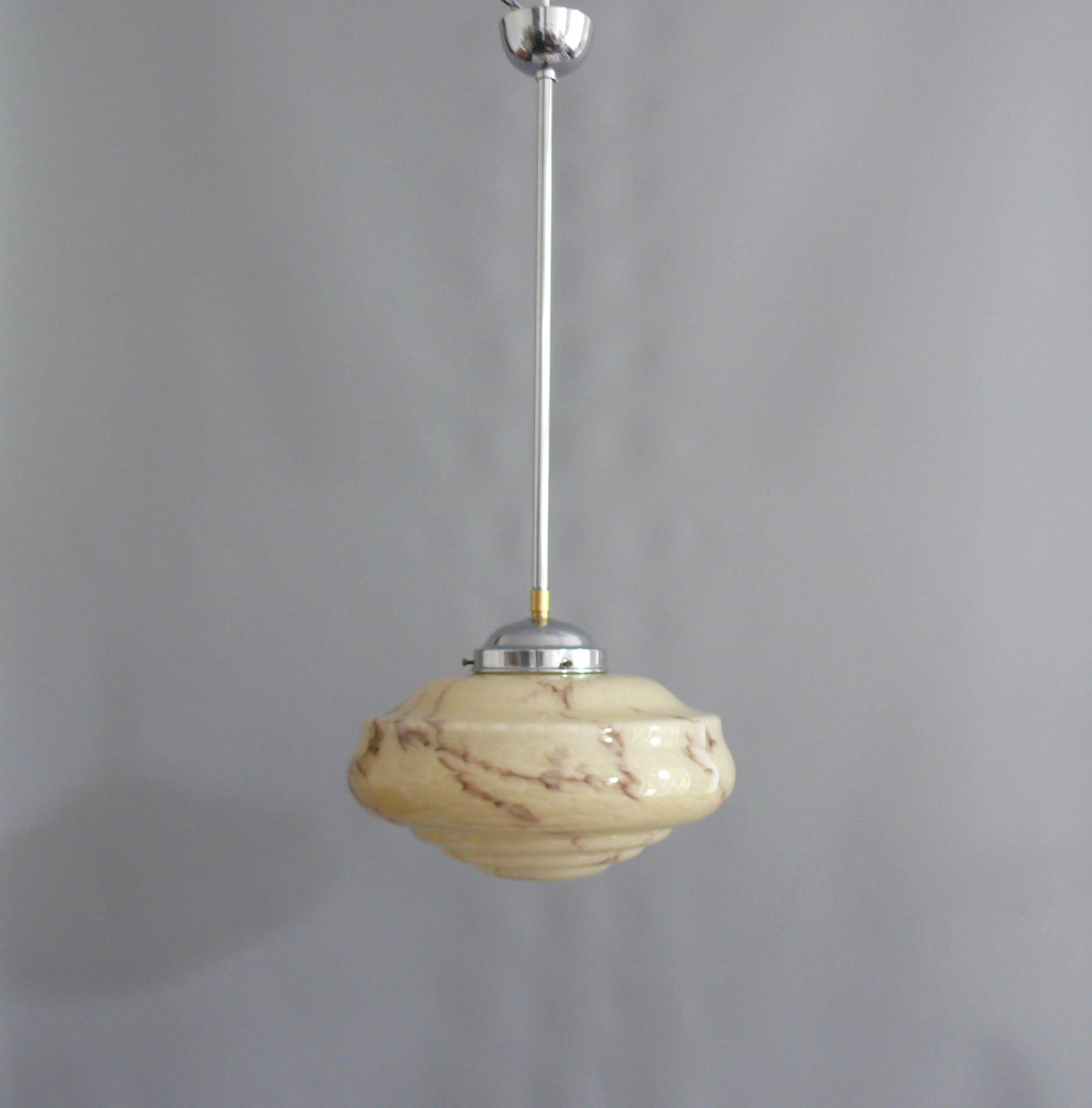 Lampada a sospensione Art Déco con vetro marmorizzato, Germania - anni '30 in vendita 5