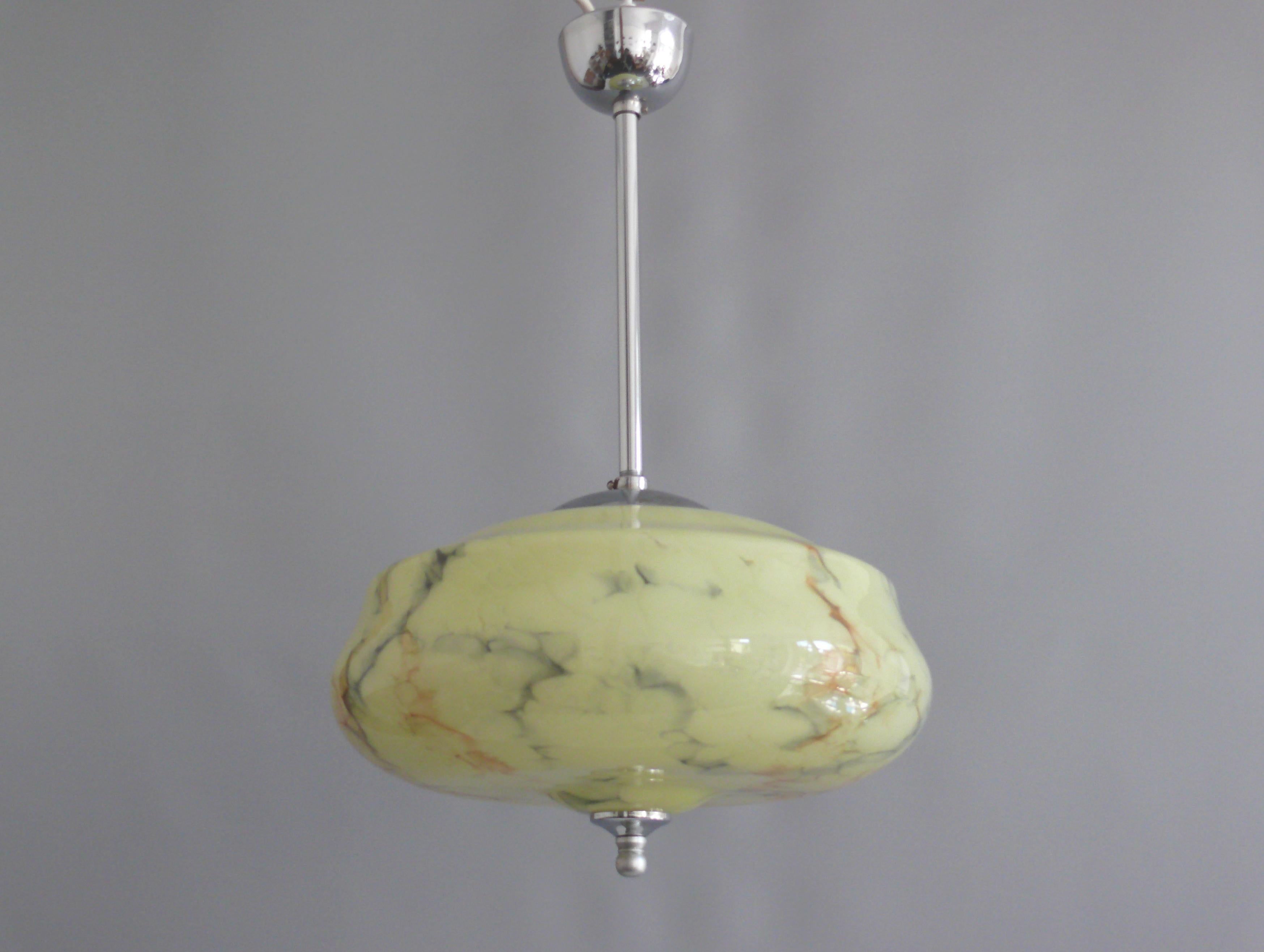 Allemand Suspension Art Déco en verre marbré, Allemagne - années 1930 en vente