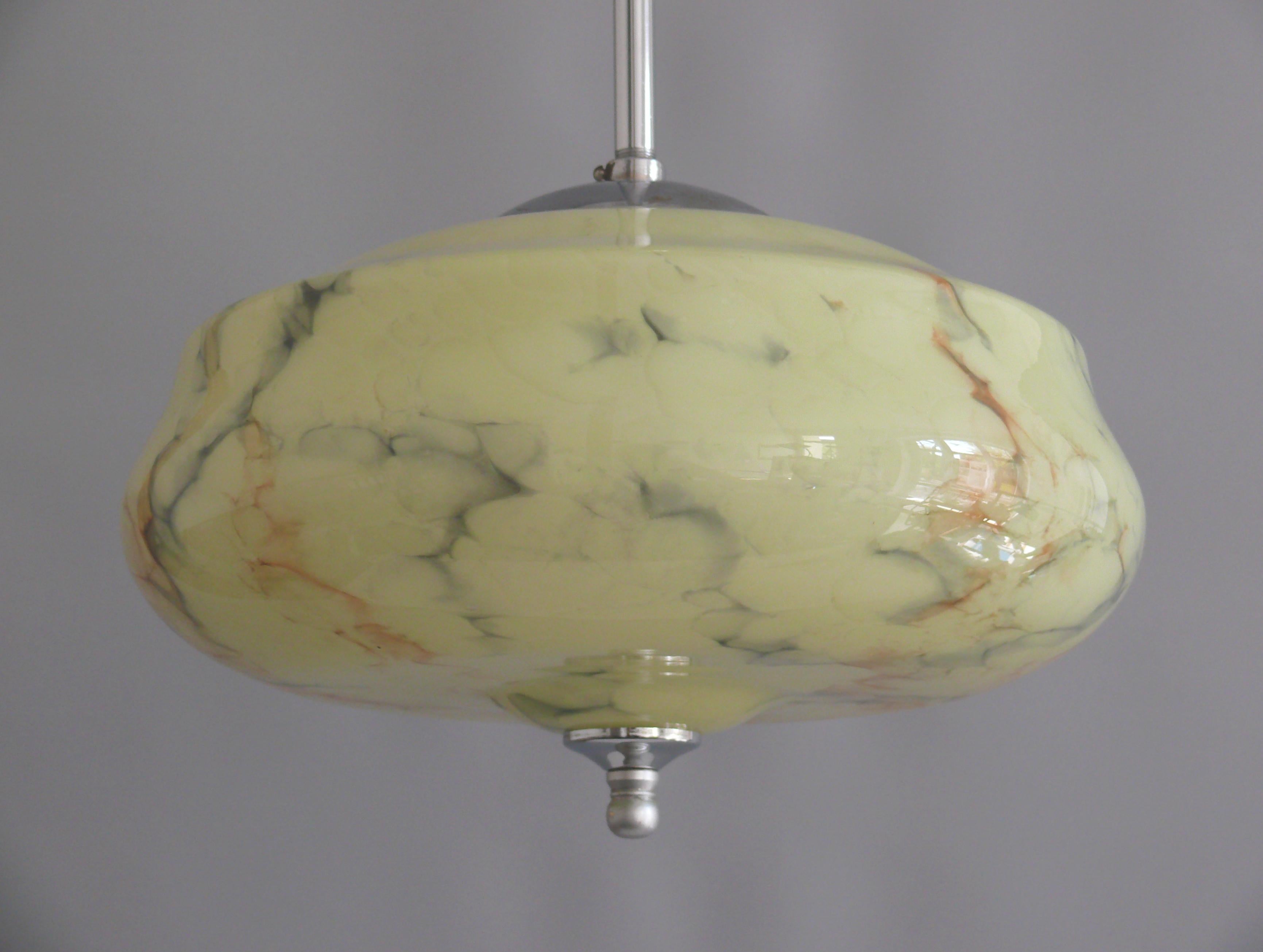Milieu du XXe siècle Suspension Art Déco en verre marbré, Allemagne - années 1930 en vente
