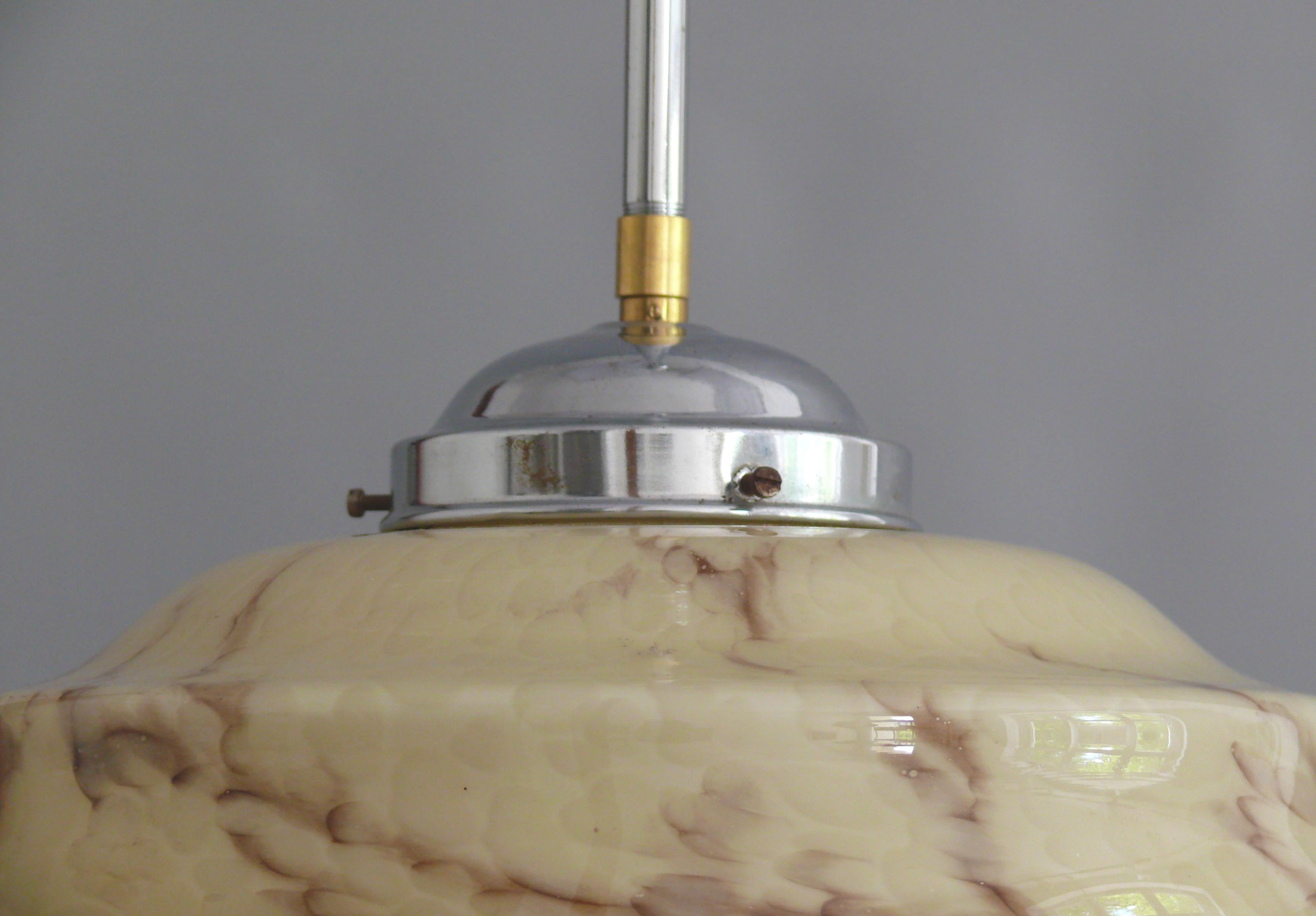 Lampada a sospensione Art Déco con vetro marmorizzato, Germania - anni '30 in vendita 2