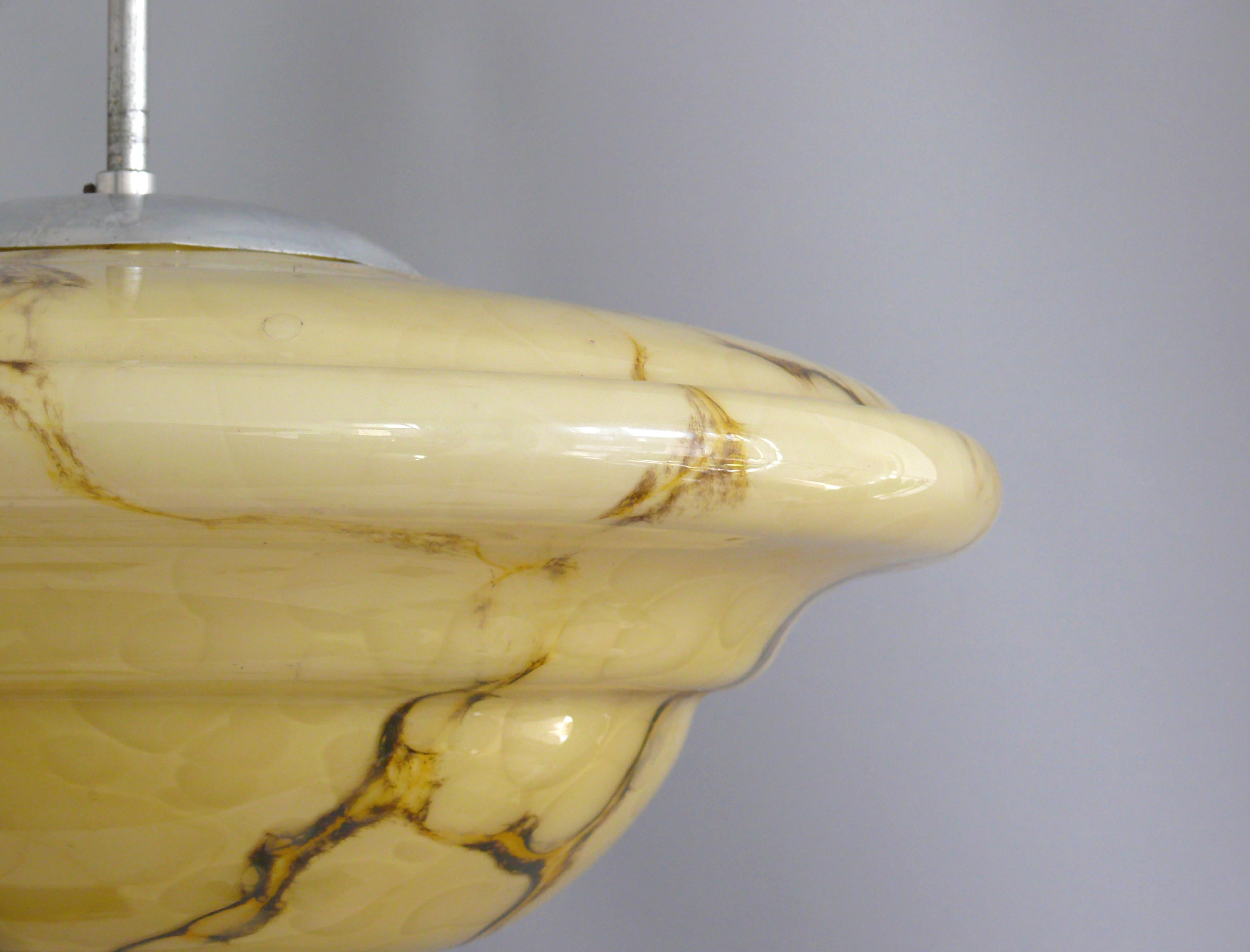 Art Déco Pendelleuchte mit marmoriertem Glas, Mitte des Jahrhunderts im Angebot 2
