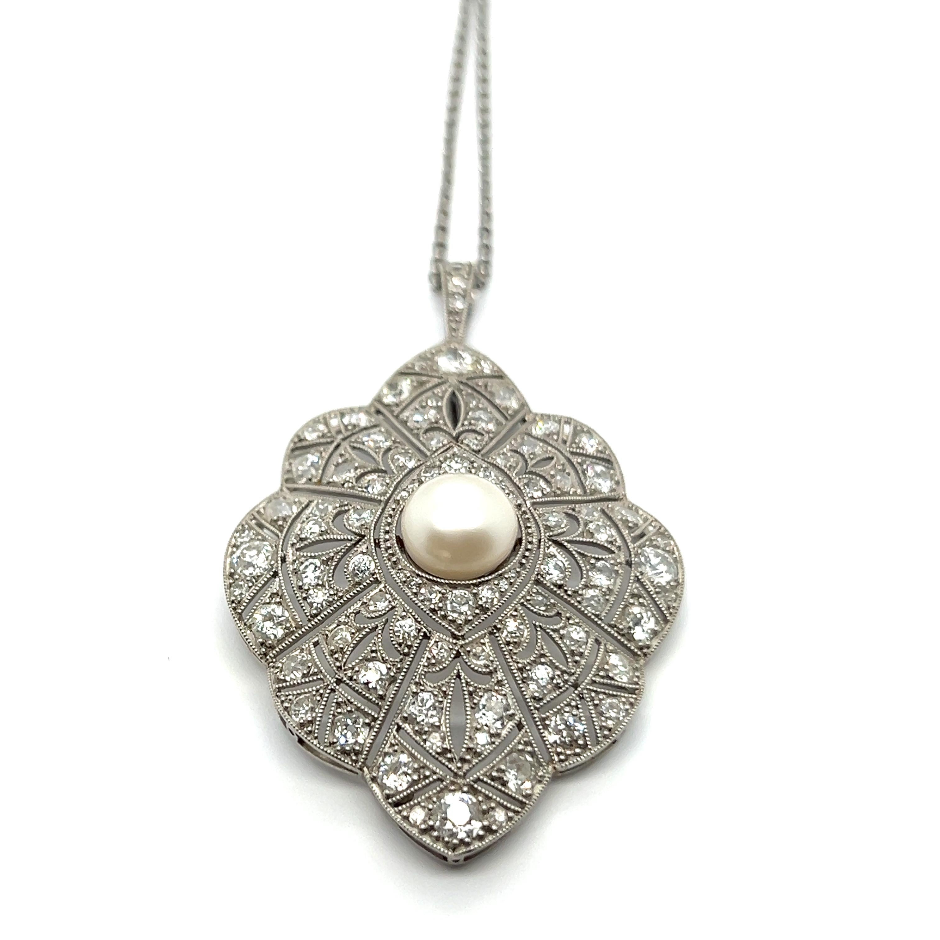 Brilliant Cut Art Deco Pendant Necklace with Diamonds & Pearl in Platinum 950 For Sale