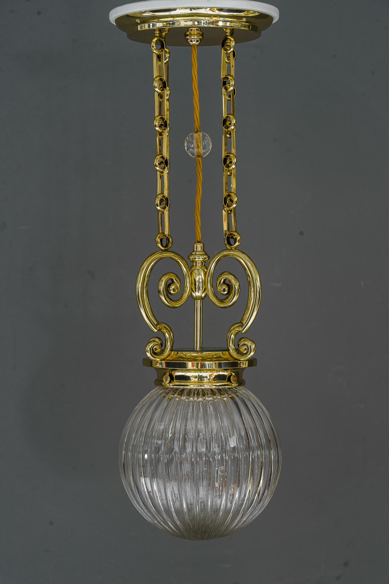Art Deco pendant vienna around 1920s with original cut glass shade.
Brass polished and stove enameled.
Original cut glass shade.