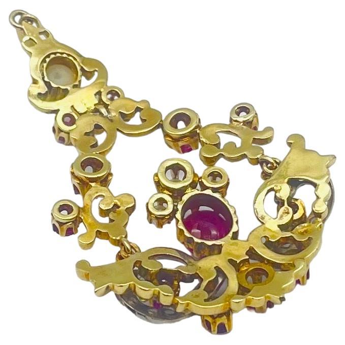 Art Deco Pendant with diamonds Italian ruby and pearls in 14k Yellowgold   In Good Condition For Sale In Berlin, BE