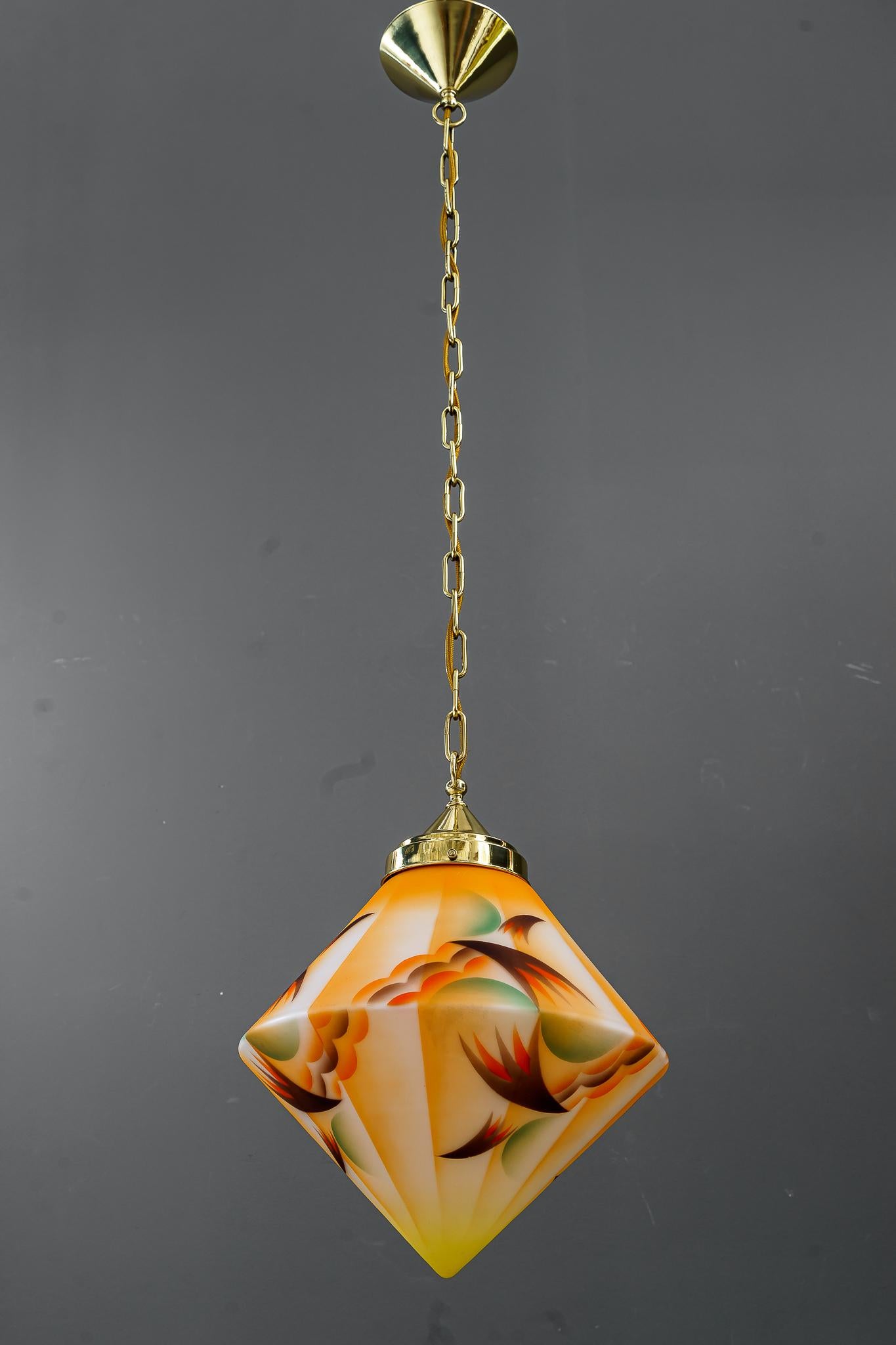Art-Déco-Hängelampe mit Original-Glasschirm, Wien, ca. 1920er Jahre (Messing) im Angebot
