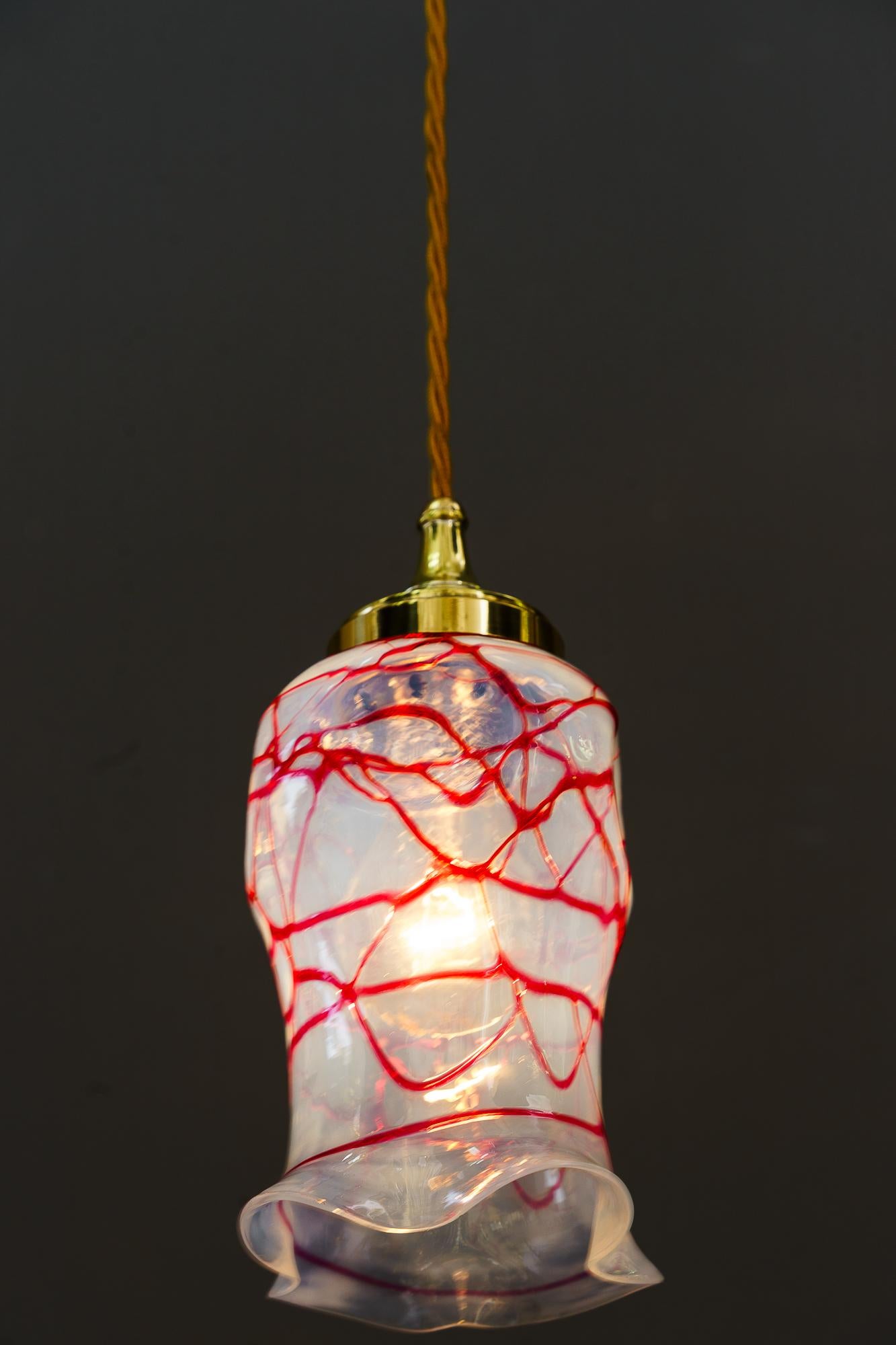 Pendentif Art déco avec abat-jour original en verre opalin koenig de forme palmier, vers les années 1920 en vente 6