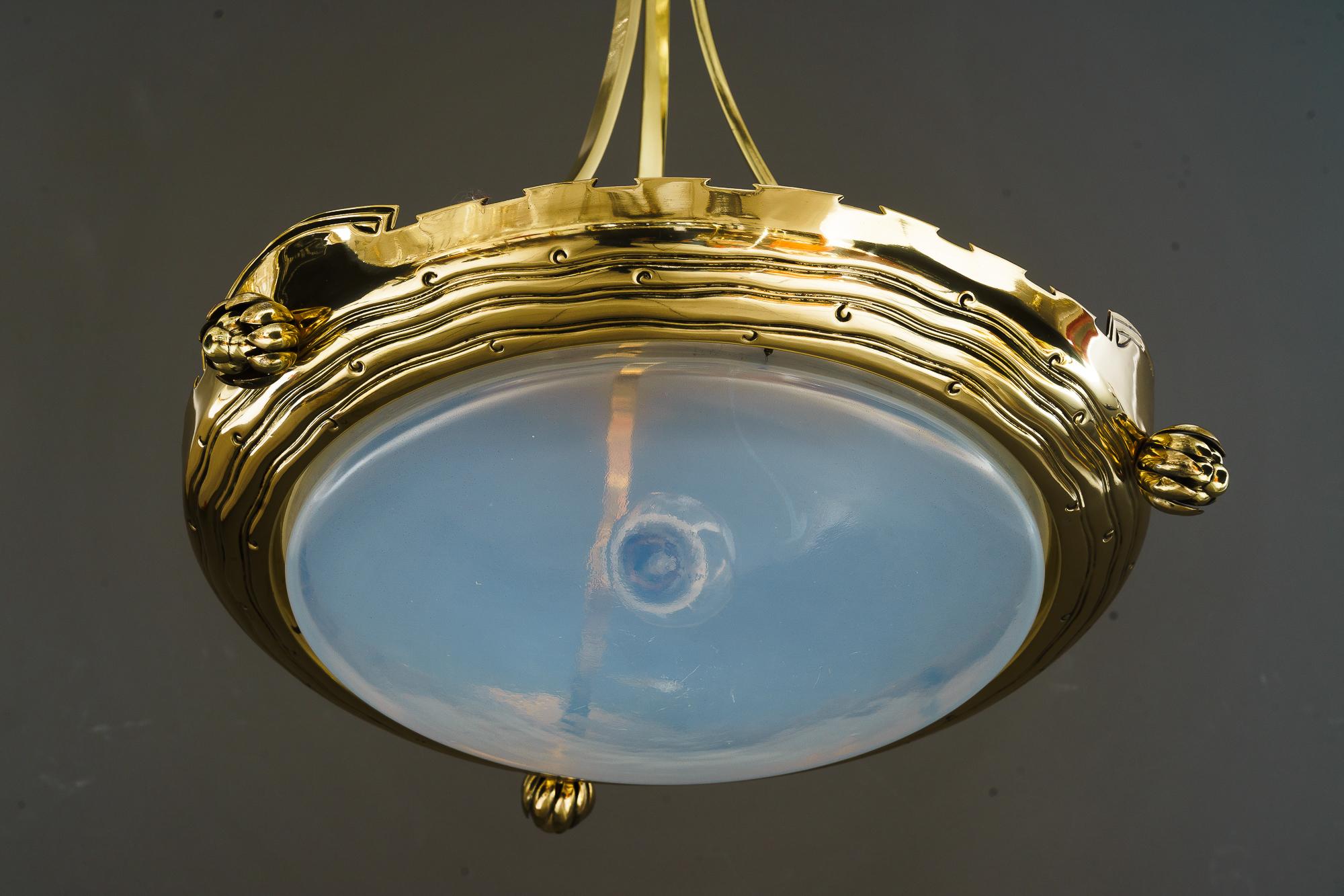 Art Deco Hängeleuchte mit Palme Koenig Opalglasschirm Wien um 1920er Jahre im Angebot 3
