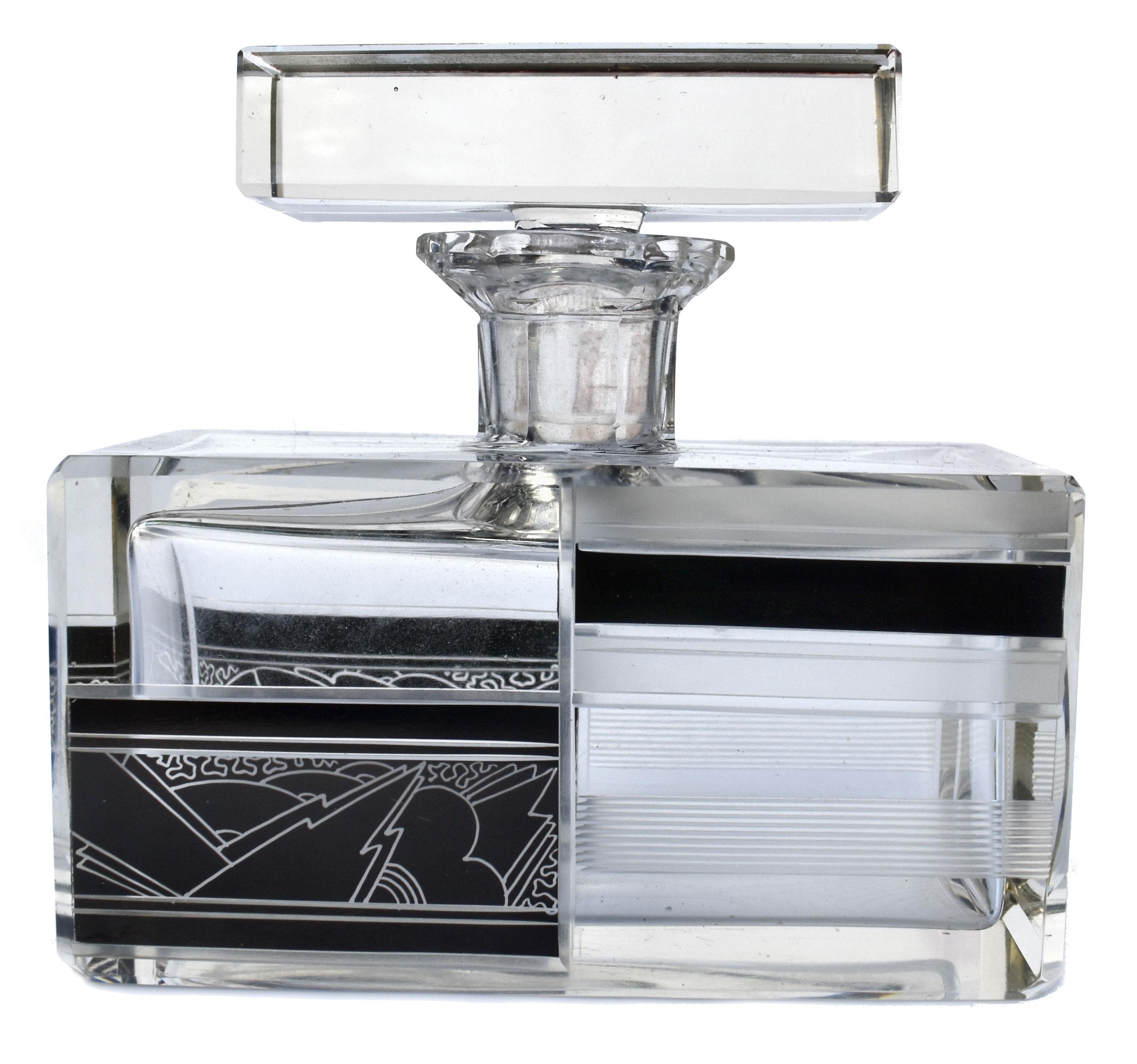 For your consideration is this large Art Deco cut glass scent bottle, dating to the 1930's and originating from Czech Republic and made by Karl Palda. Typical trade mark patterning of Palda glass work, displays beautifully. Anyone who collets Deco
