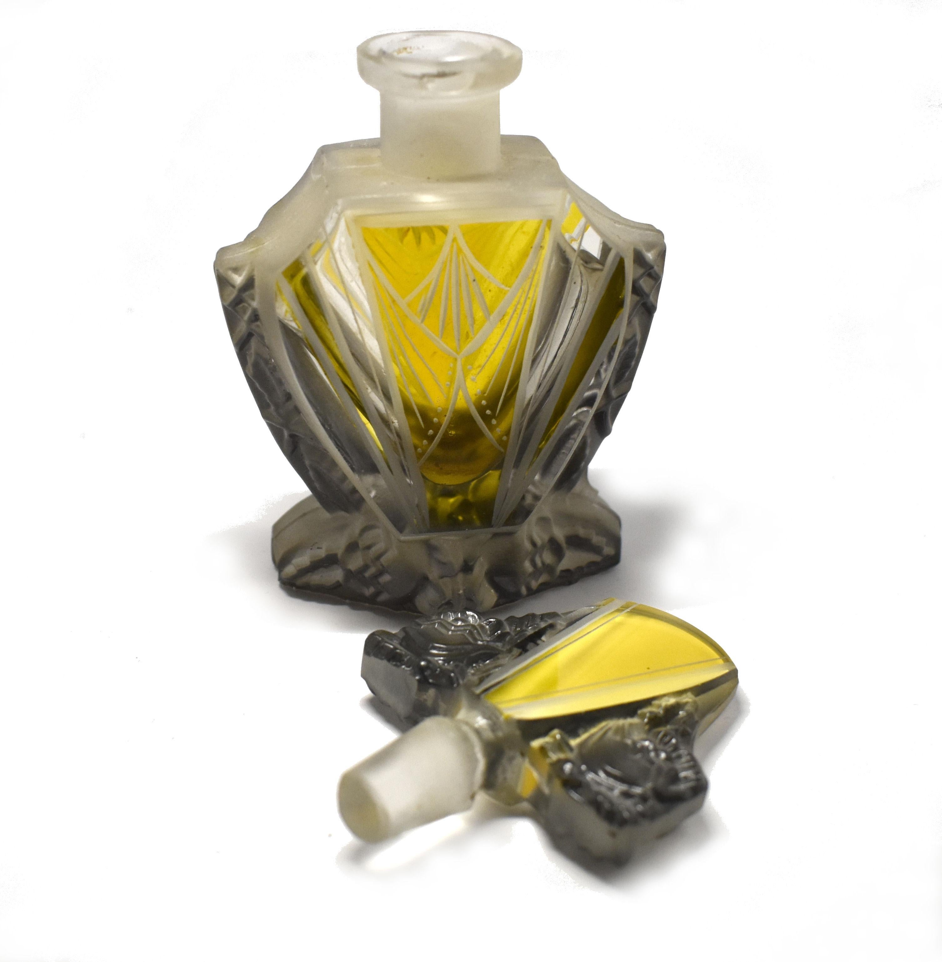Art Deco Perfume Bottle by Schlevogt & Hoffman, circa 1930 In Good Condition For Sale In Devon, England
