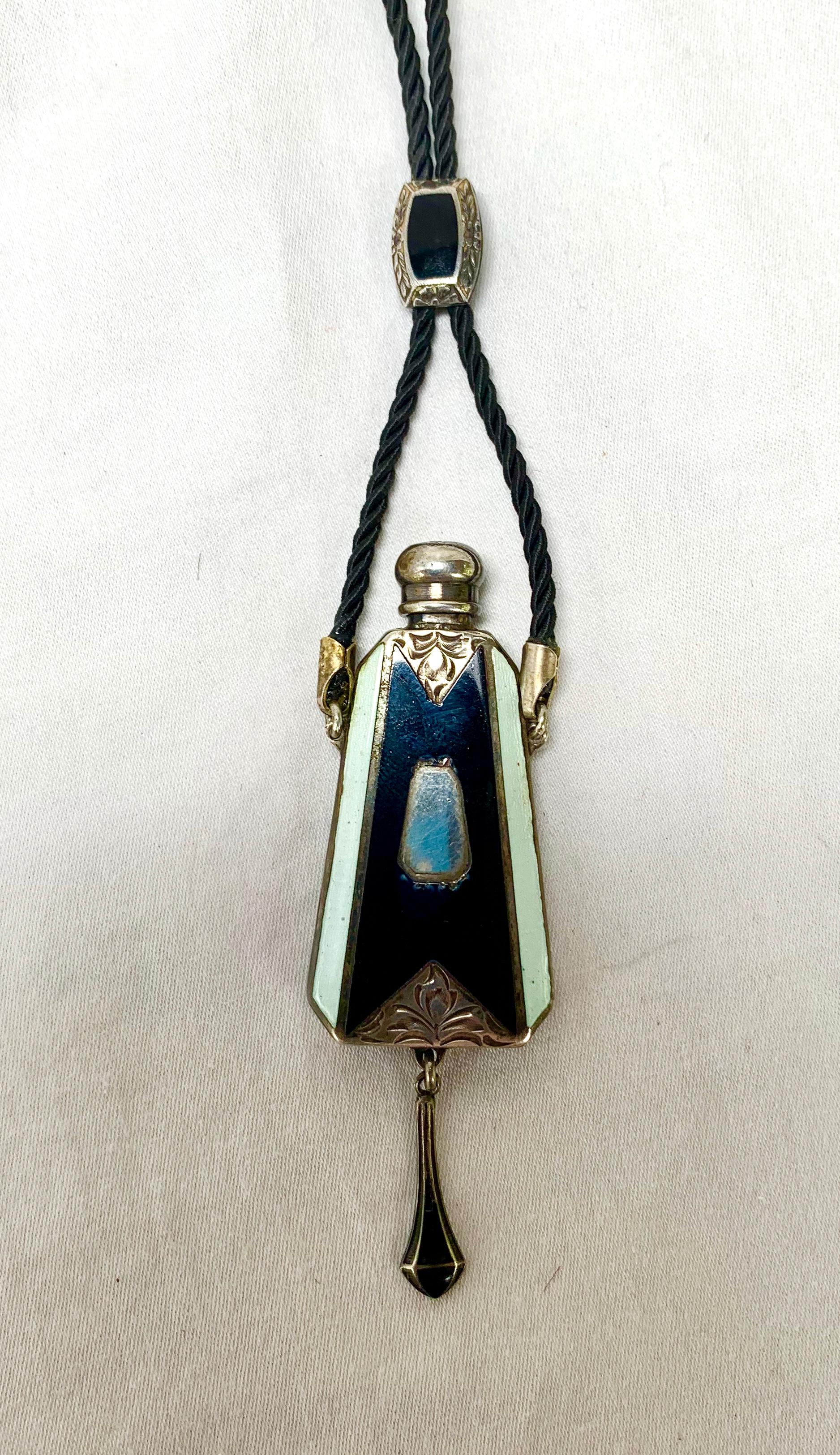 Art Deco Perfume Bottle Vinaigrette Necklace Guilloche Enamel Sterling Silver In Good Condition In New York, NY