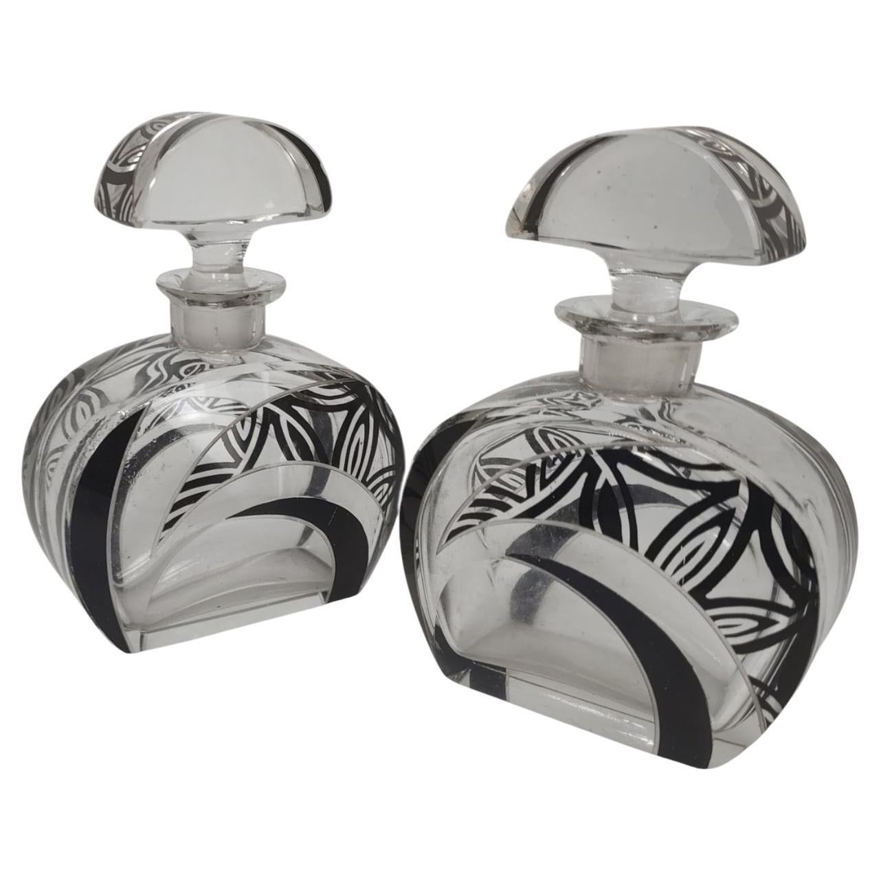 Frascos de perfume Art Déco de cristal tallado, decorados con "flores" de esmalte negro