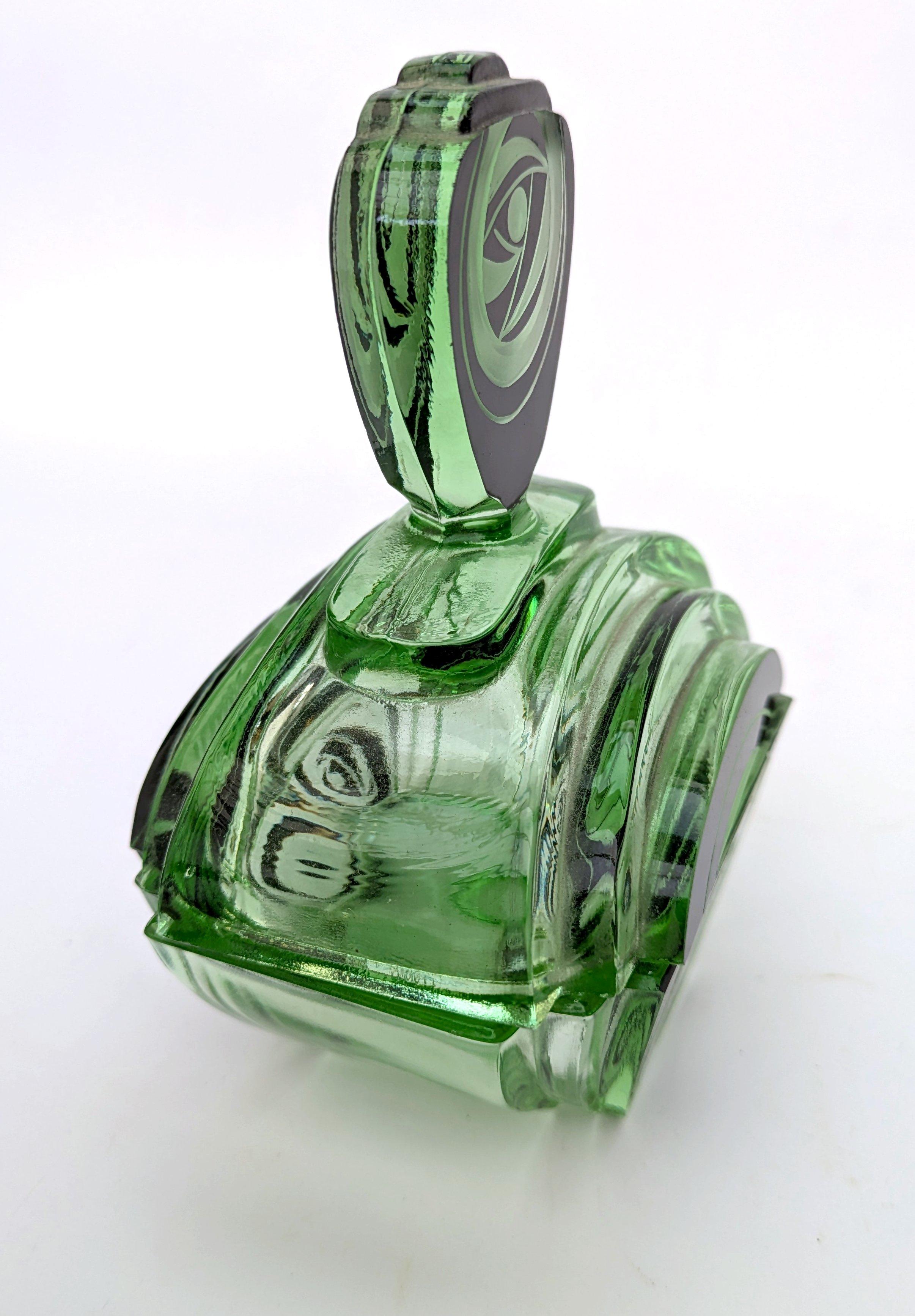 Art Deco Perfumery Streamline Dressing Set , 1930's For Sale 2
