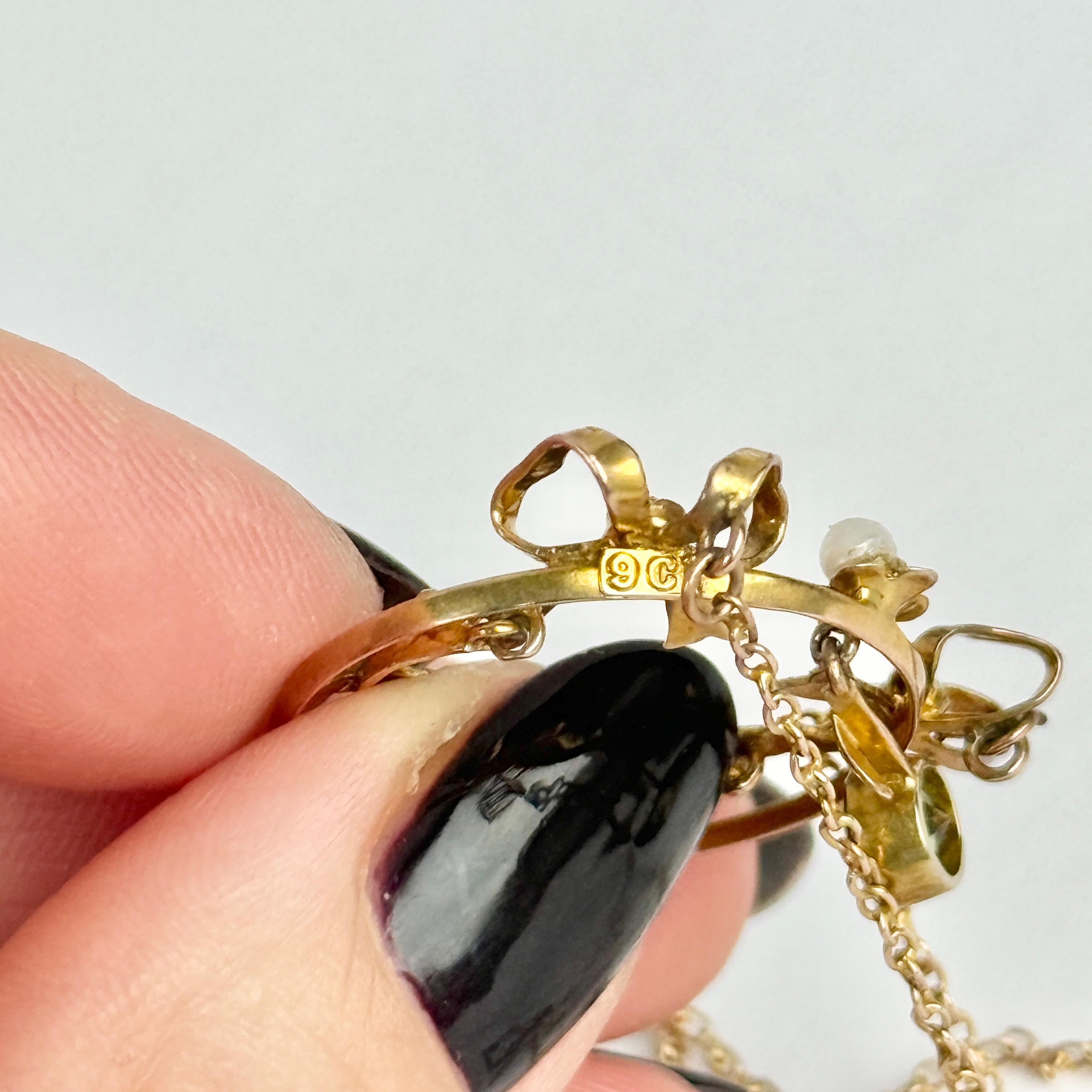 Art déco Pendentif et chaîne en or 9 carats Art Deco avec péridot et perles en vente