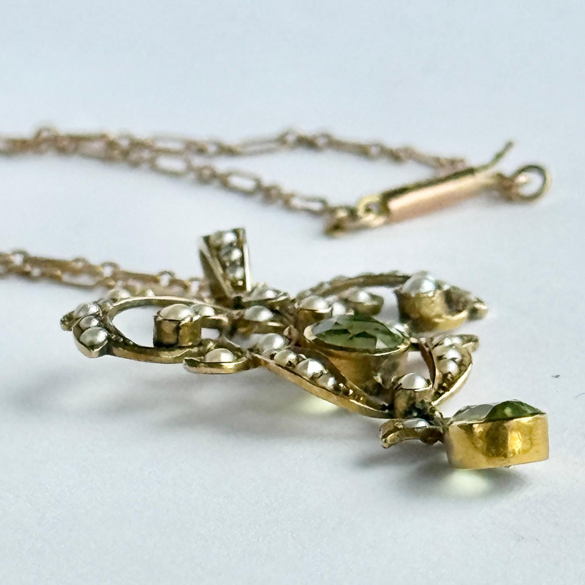da uomo o donna Ciondolo e catena in oro 9 carati in stile Art Déco con peridoto e perle in vendita