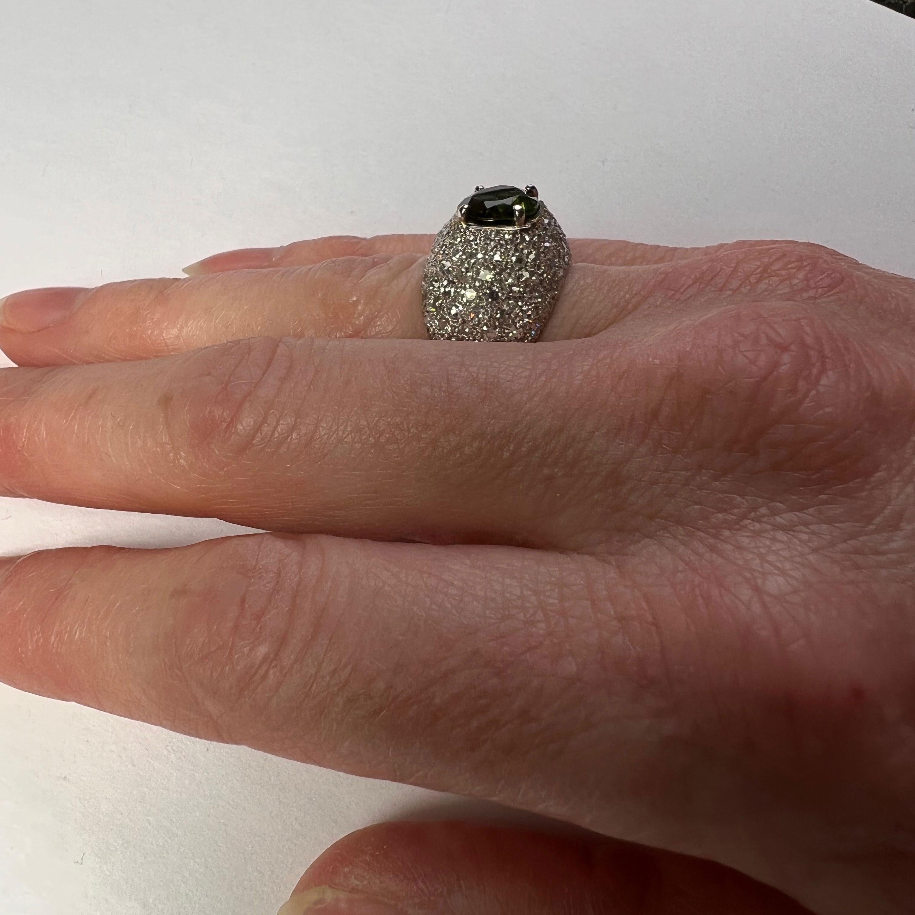 Bague Art Déco Péridot Diamant Bombe Dome Platine Or Bon état - En vente à London, GB