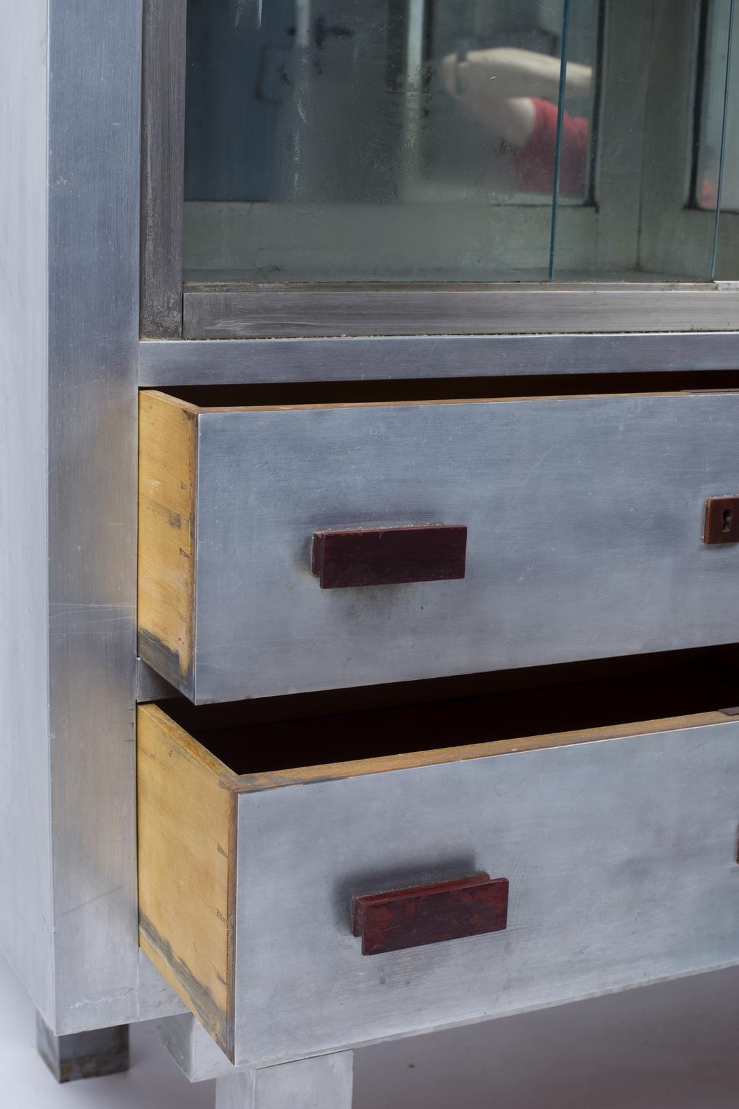 Art Deco Periode Aluminium Sideboard Forming Vitrine im Angebot 2