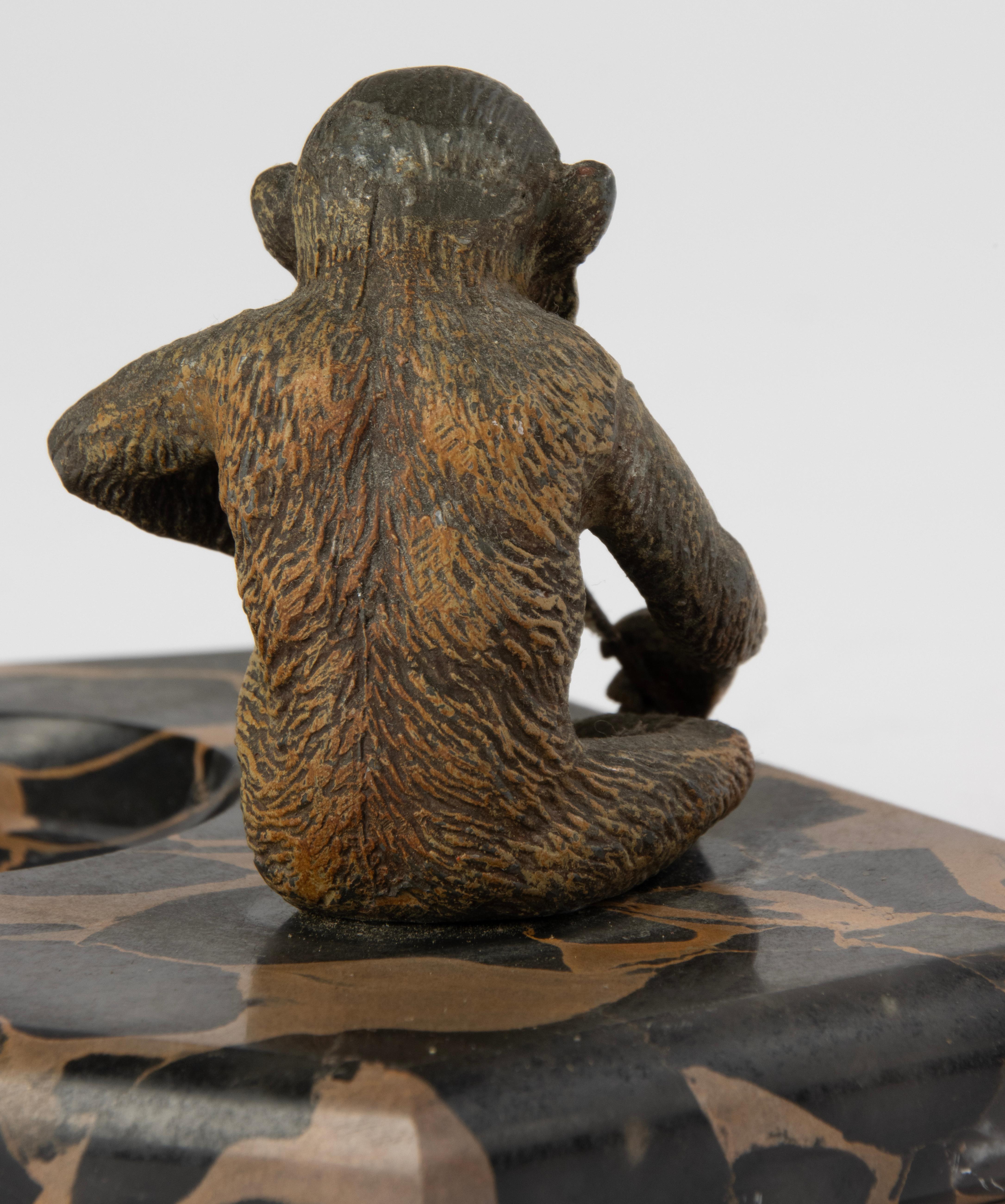 Cuenco de la Época Art Decó con Escultura - Mono con Violín - Espelta y Mármol en venta 10