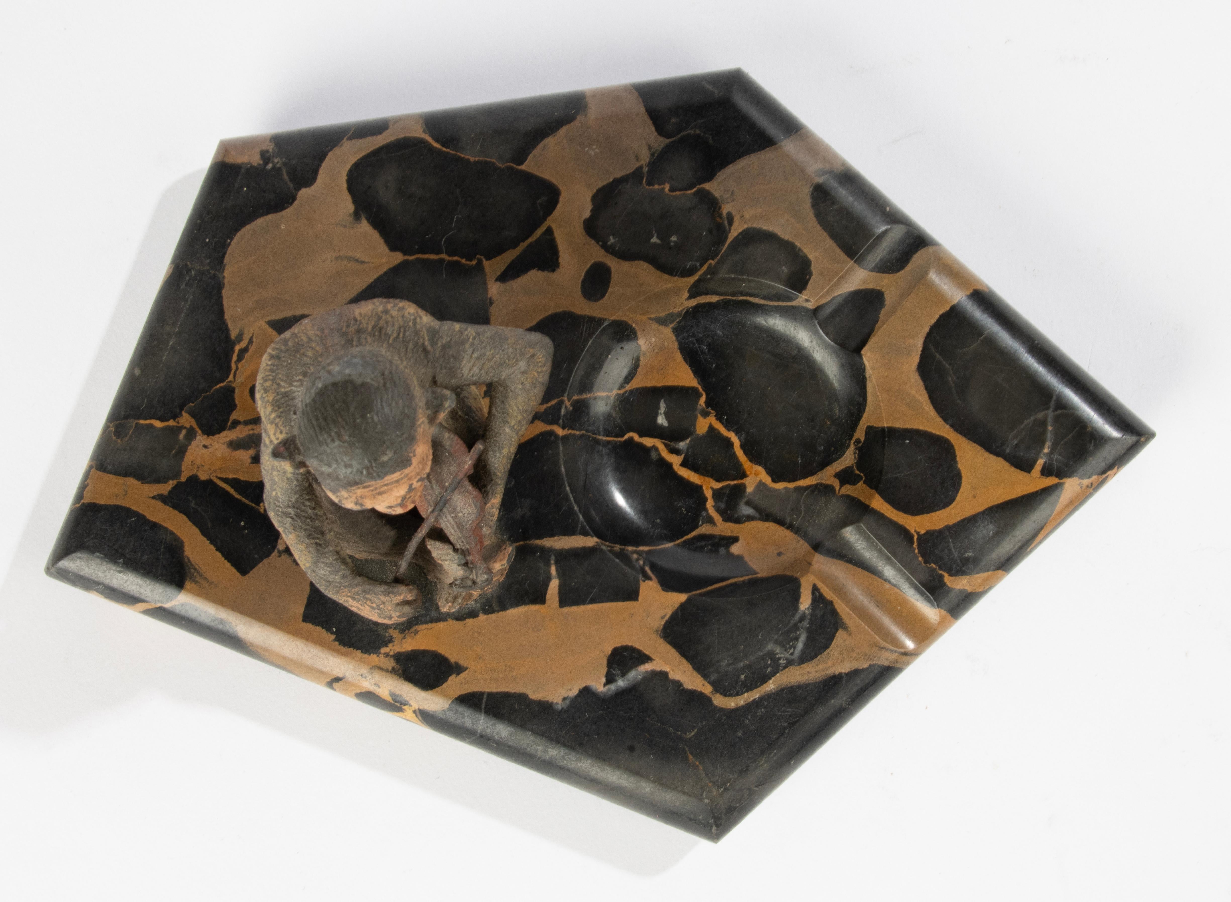 Cuenco de la Época Art Decó con Escultura - Mono con Violín - Espelta y Mármol en venta 1