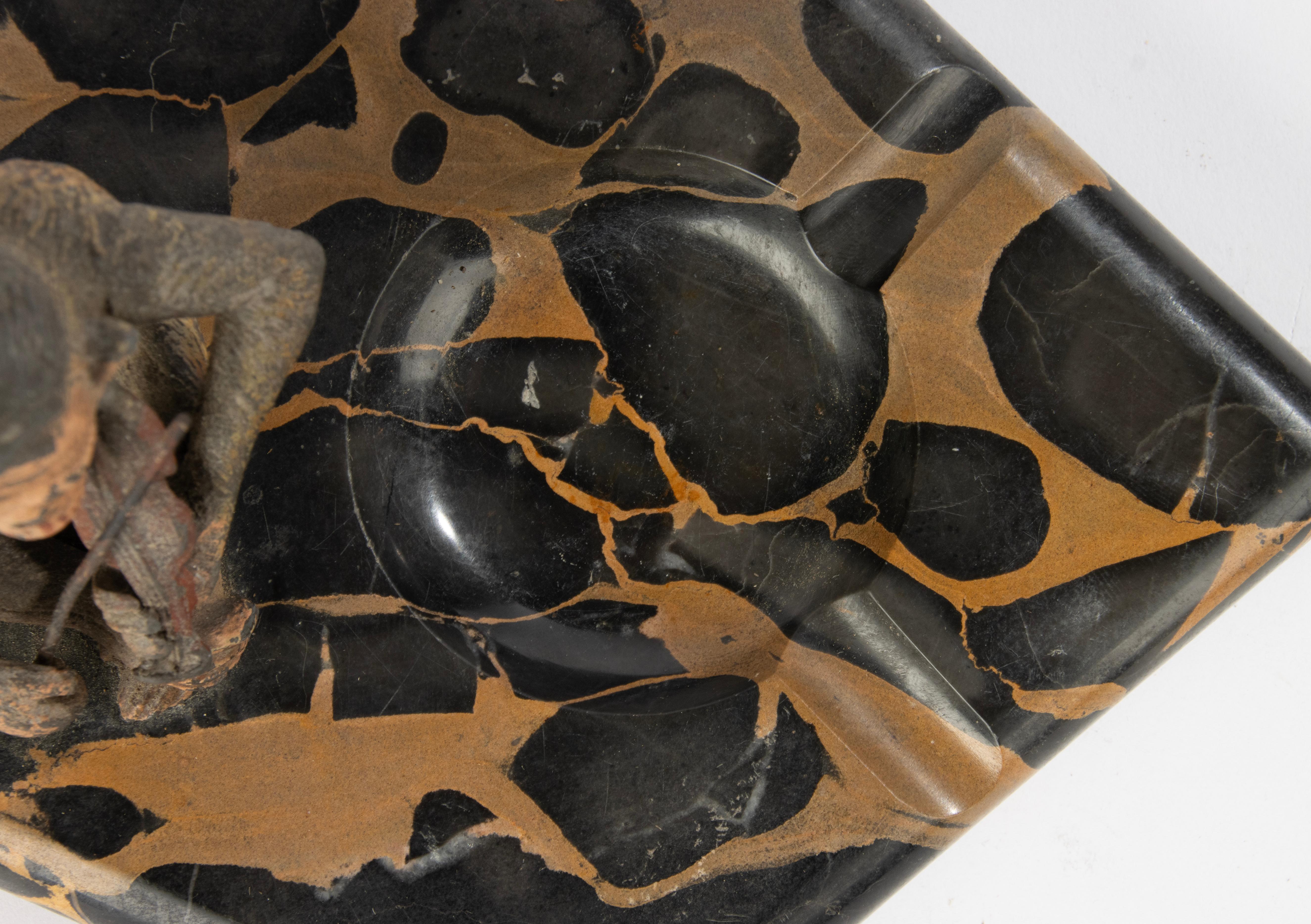 Cuenco de la Época Art Decó con Escultura - Mono con Violín - Espelta y Mármol en venta 3