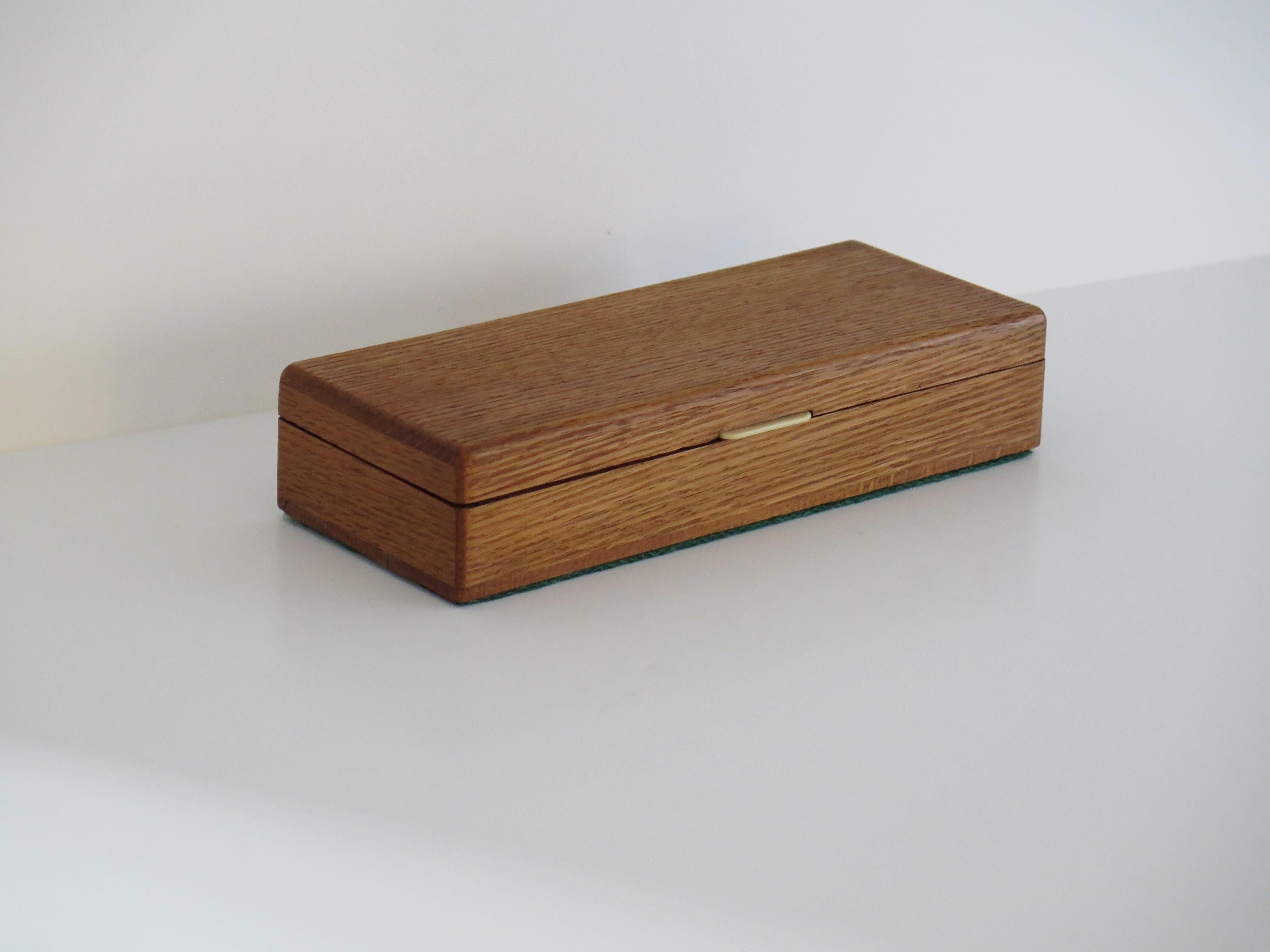 This is a good quality Art Deco period lidded Box, made of hardwood, possibly Beech, probably French in origin and dating to circa 1925.

The box has a rectangular shape with rounded edges and a hinged lid fitted with a small lifting handle.

This
