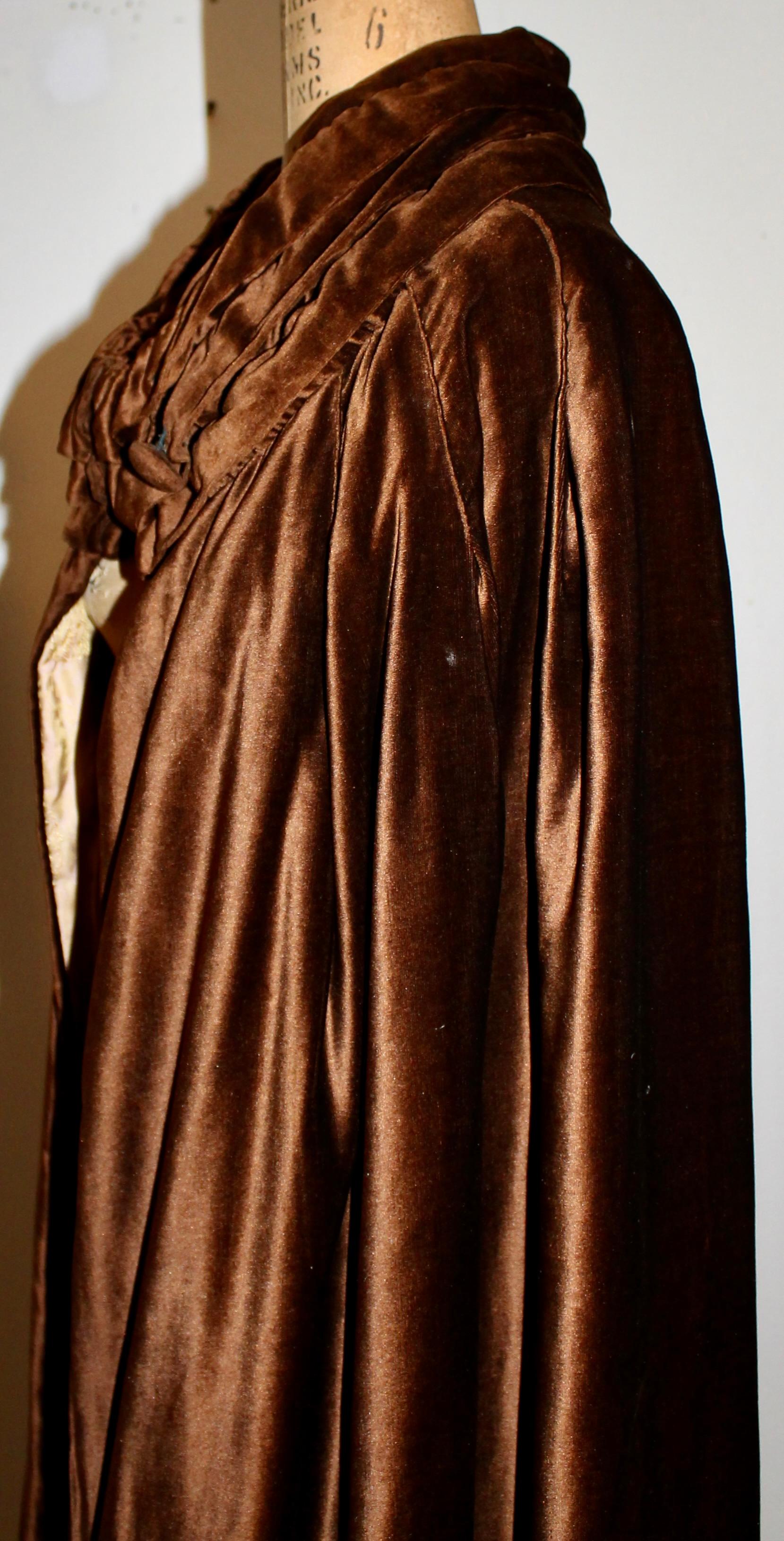 Capo in velluto marrone d'epoca Art Déco In condizioni buone in vendita a Sharon, CT