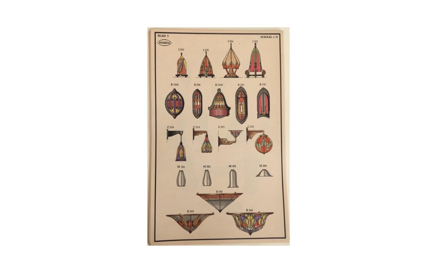 Plafonnier d'école d'Amsterdam en laiton et verre d'art des années 1920 en vente 2