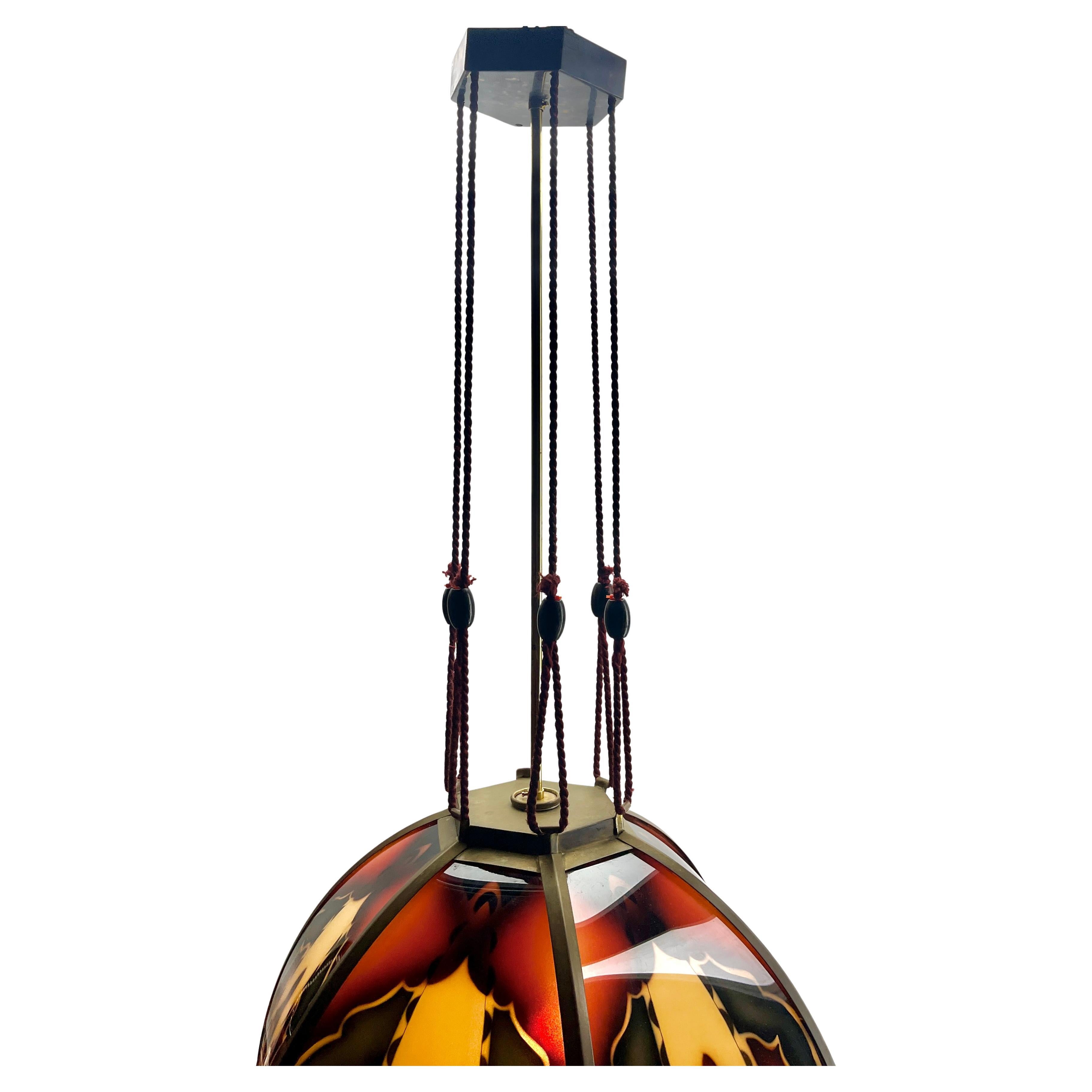 Art déco Plafonnier d'école d'Amsterdam en laiton et verre d'art des années 1920 en vente