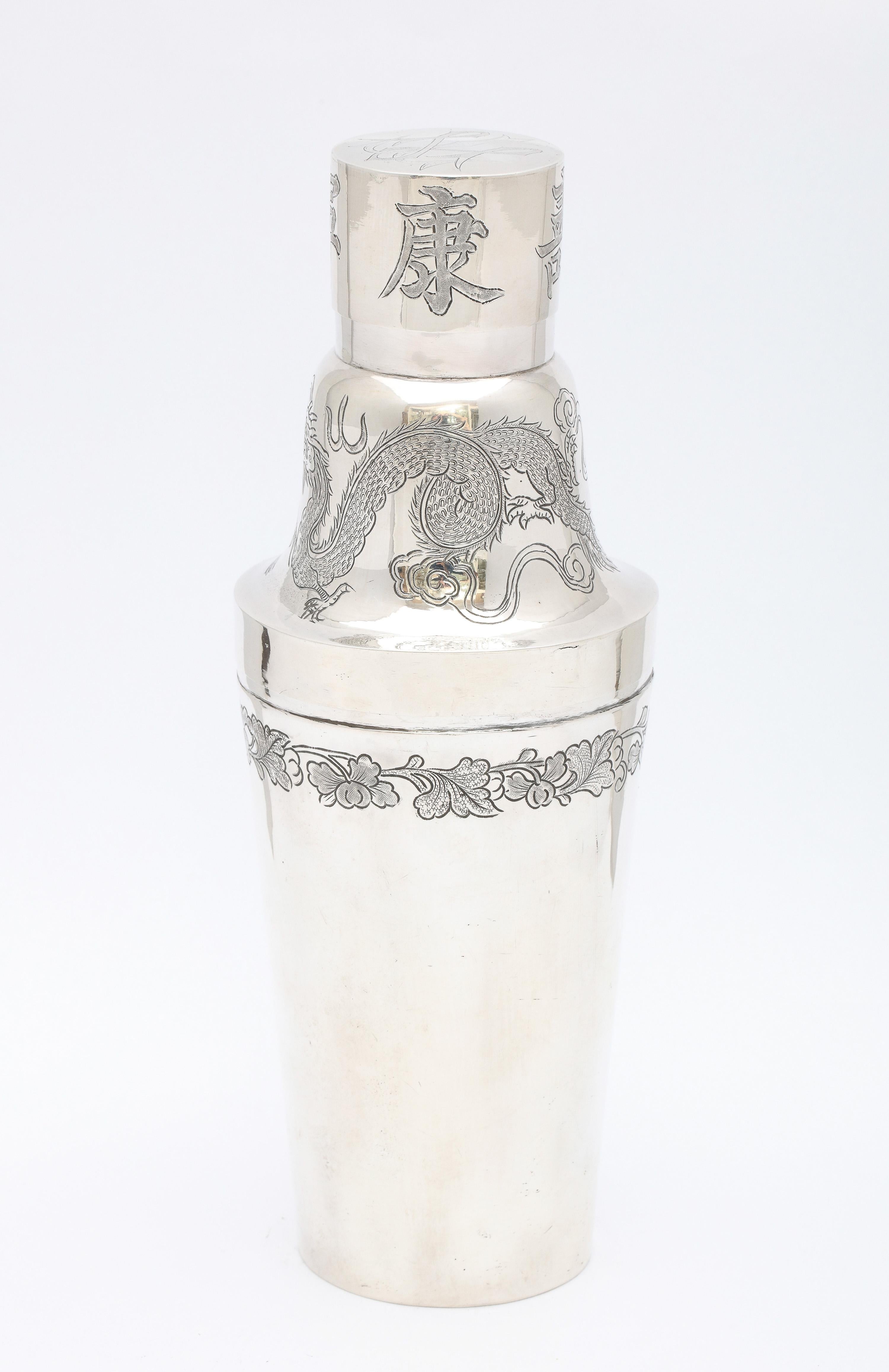 Art Deco Period Chinese Export Sterling Silver Cocktail Shaker In Good Condition In New York, NY