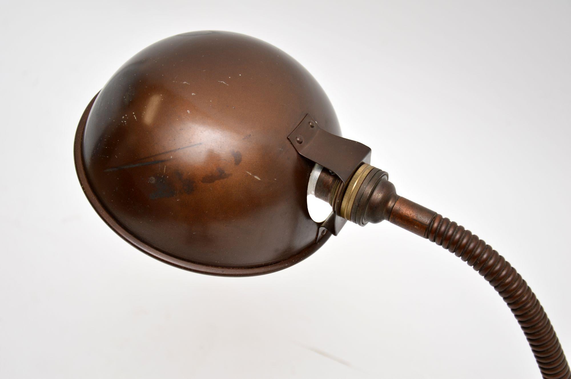 20ième siècle Lampe de bureau Art Déco en cuivre en vente
