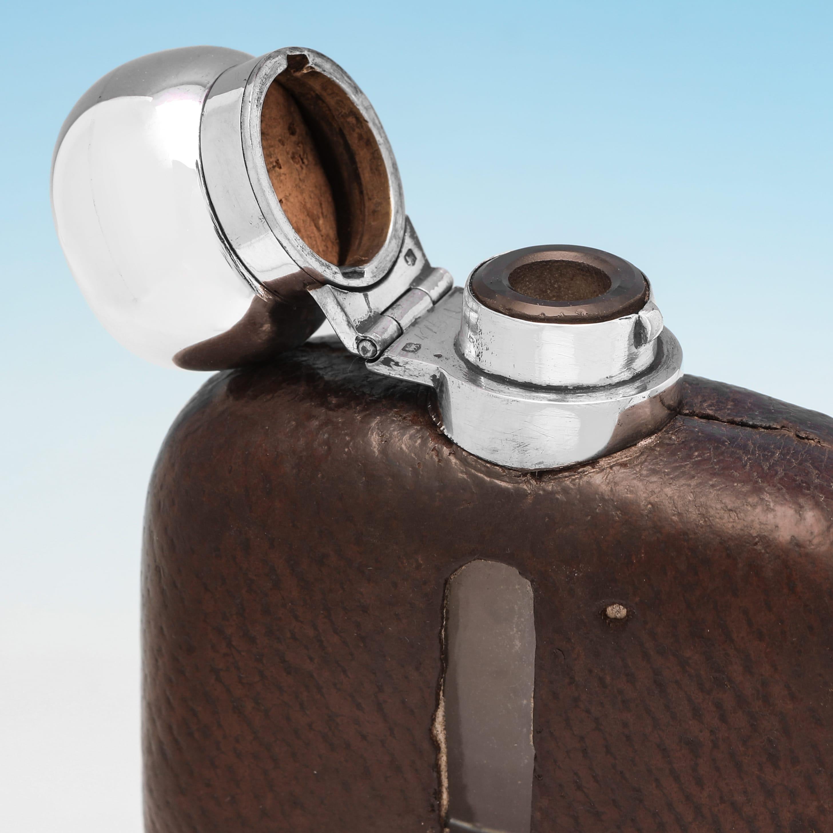 Hip flask aus Krokodilhaut und Sterlingsilber aus der Zeit des Art déco, hergestellt 1932 im Angebot 1