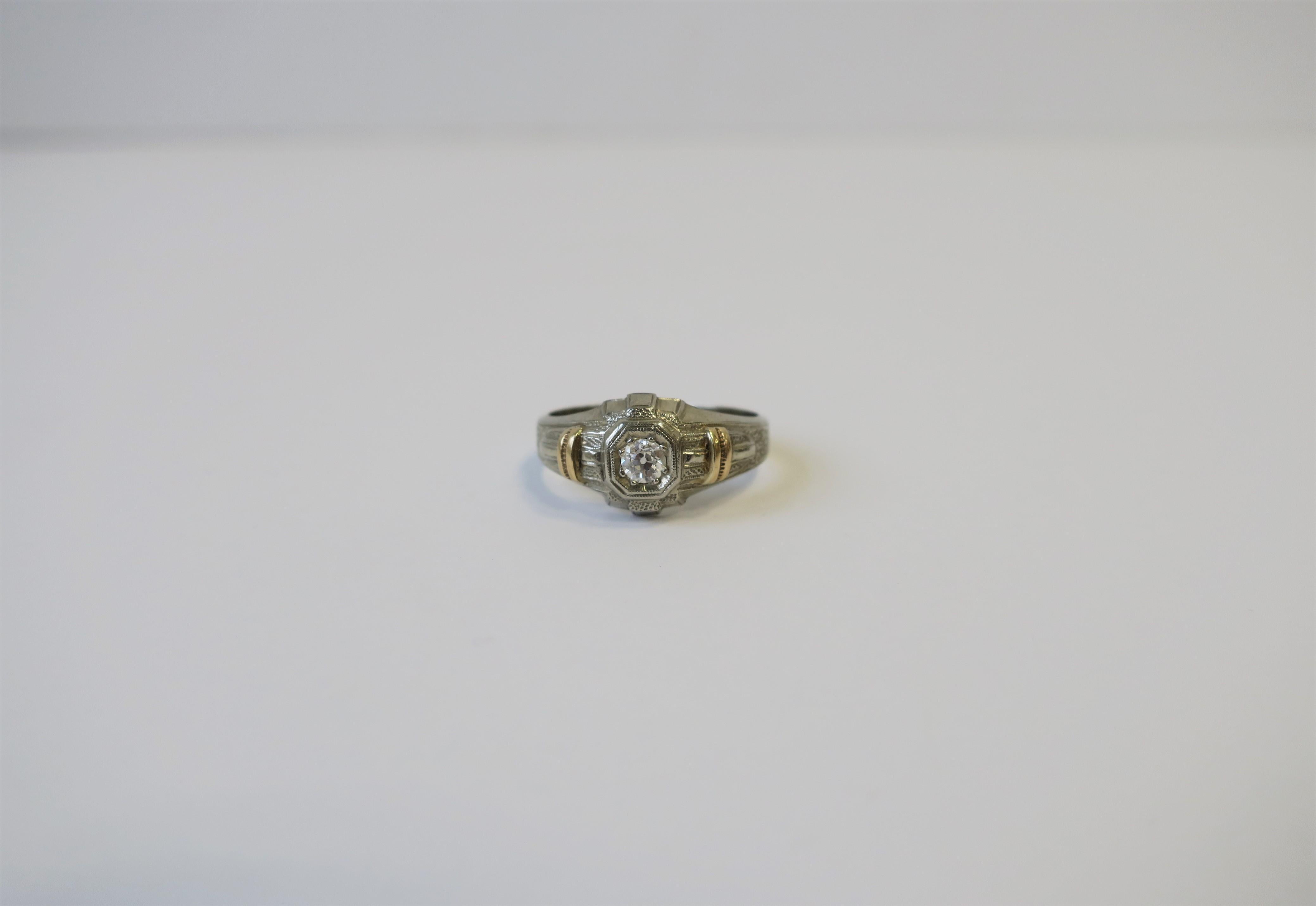 Art Deco Period Diamond and 14-Karat White & Yellow Gold Men's Ring In Good Condition In New York, NY