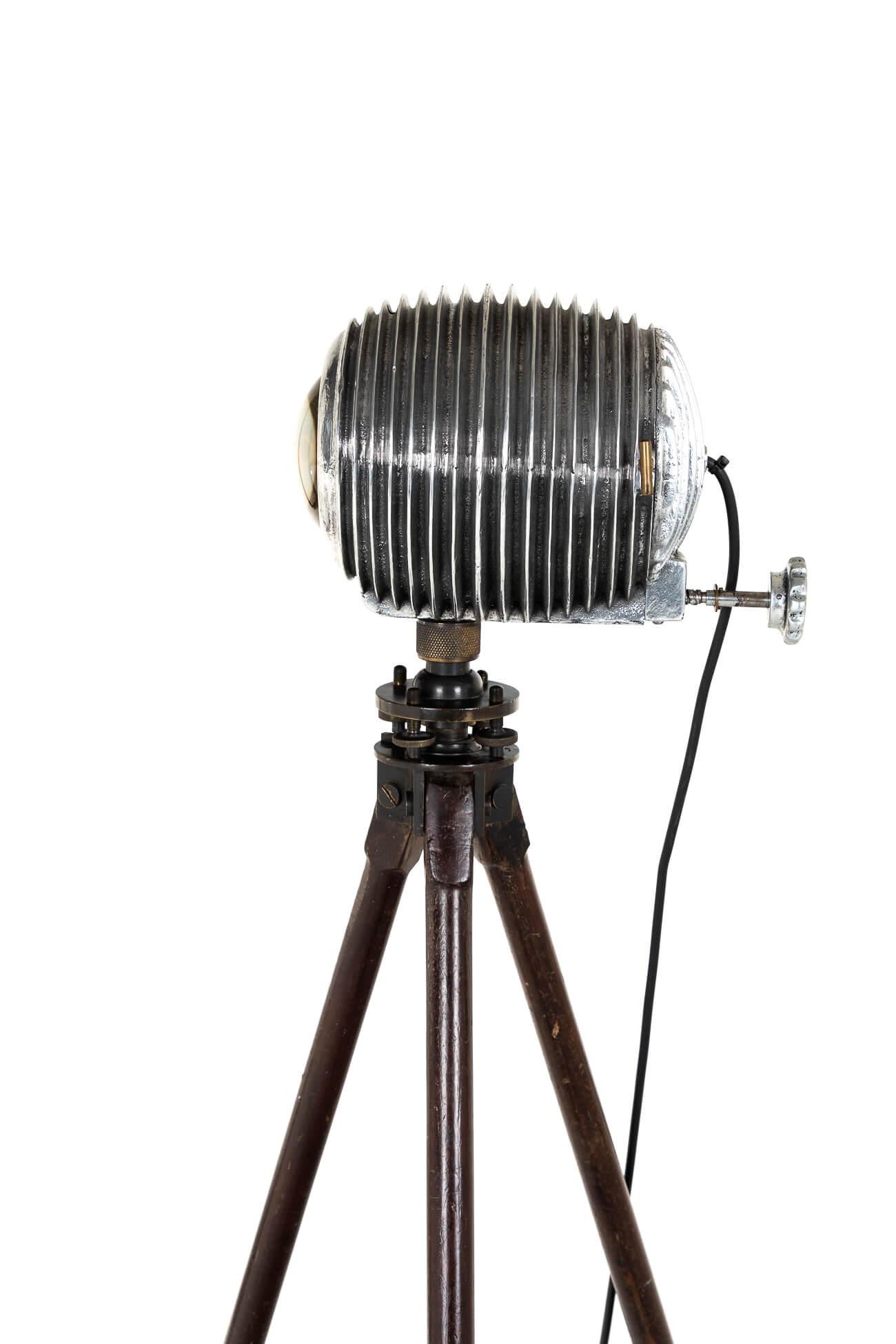Art Deco Period Floor Standing Tripod Spot Light im Angebot 7