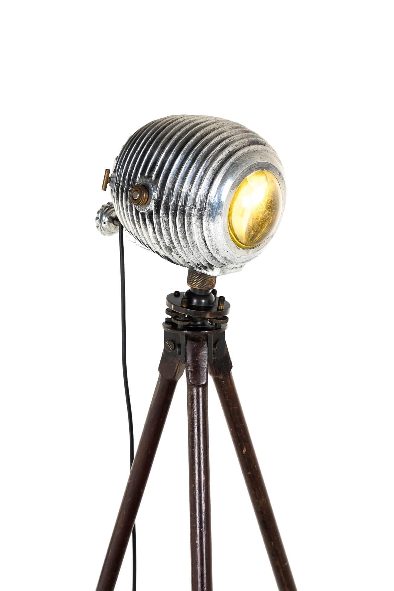 Art Deco Period Floor Standing Tripod Spot Light im Angebot 9