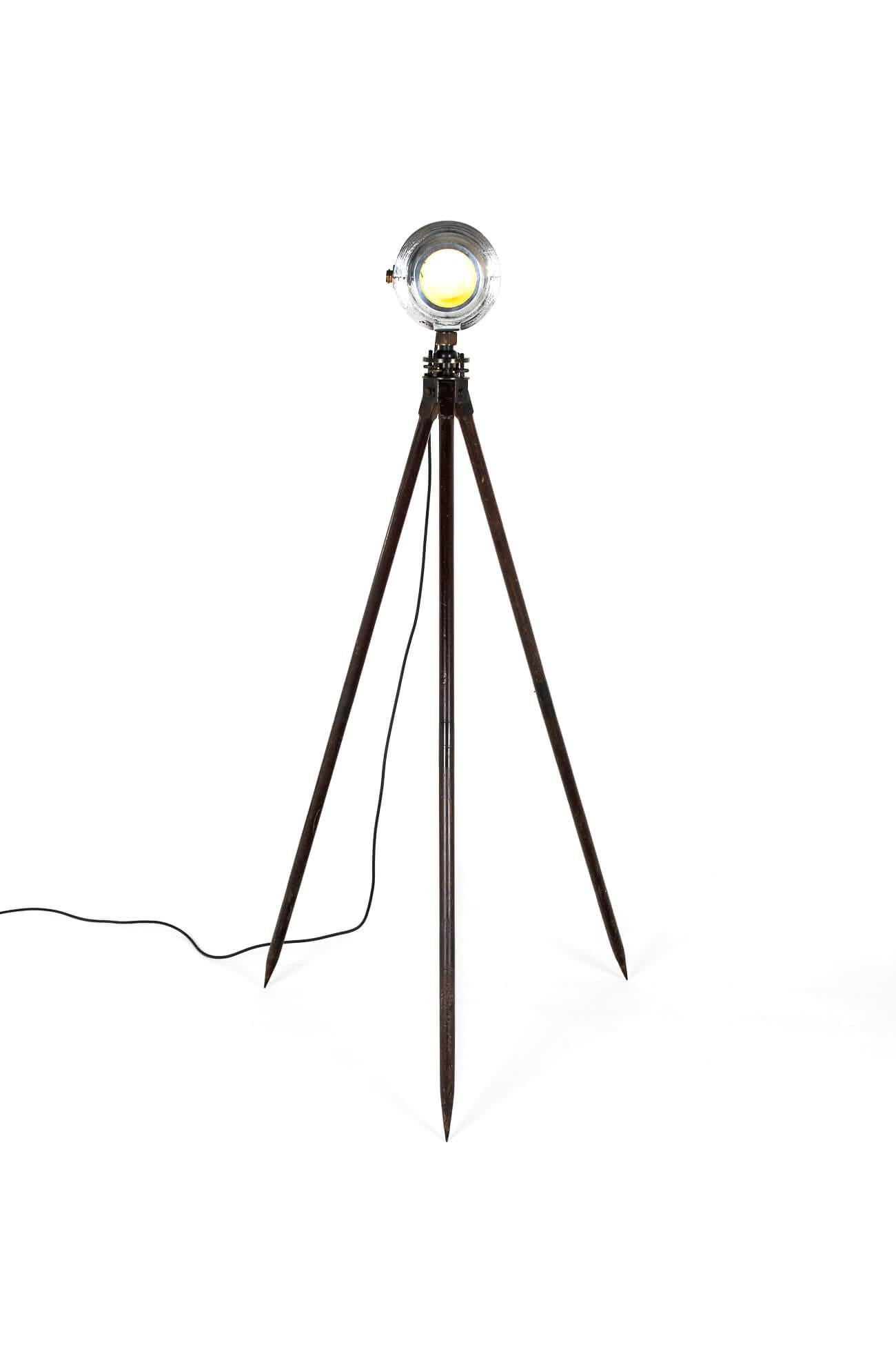 Art Deco Period Floor Standing Tripod Spot Light (Handgefertigt) im Angebot