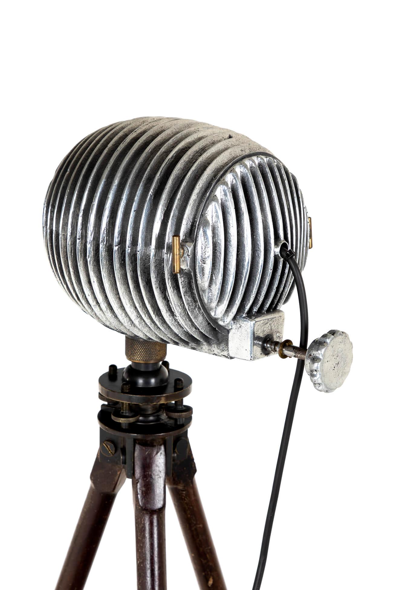 Art Deco Period Floor Standing Tripod Spot Light (Glas) im Angebot
