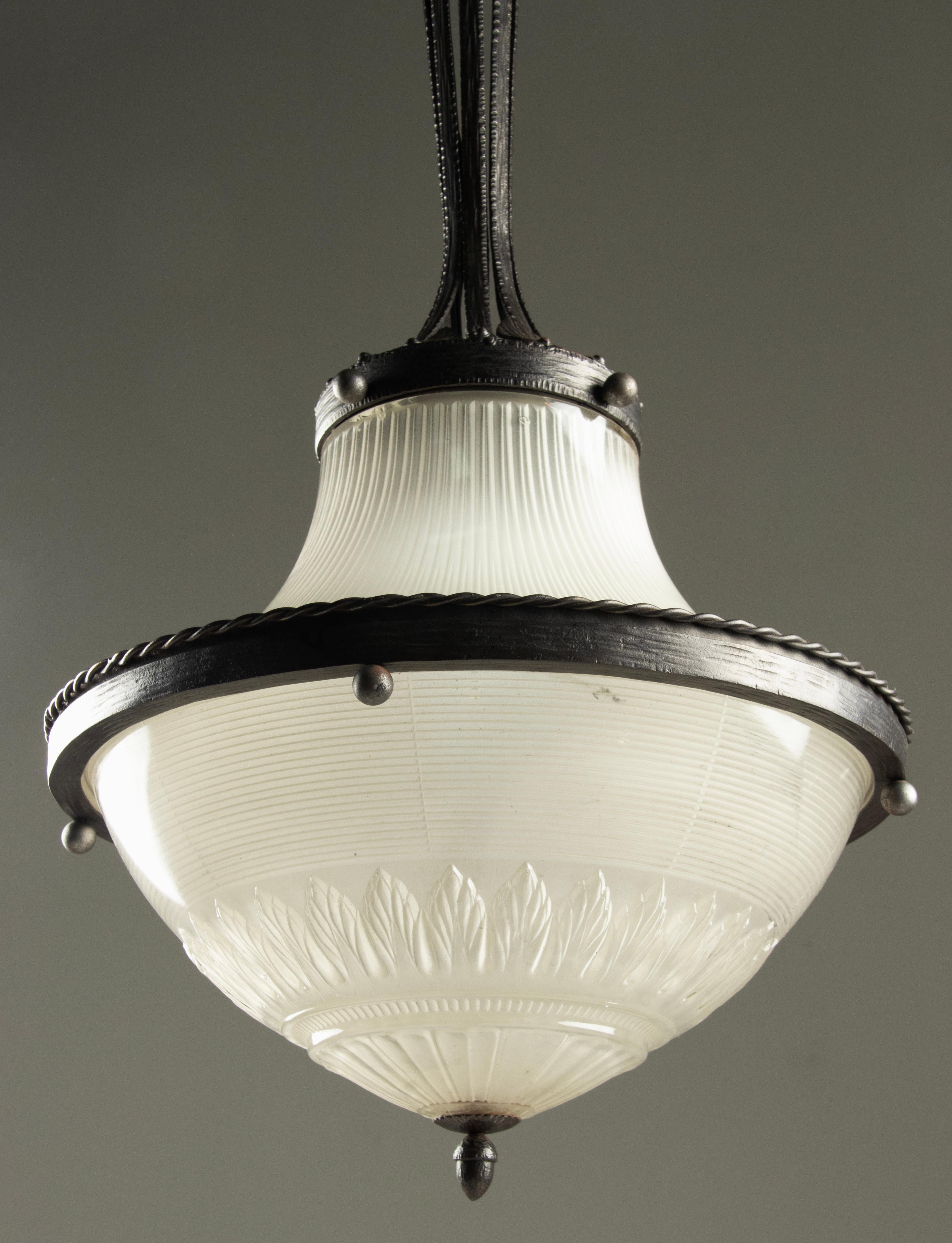 Art Deco Periode geschmiedetes Eisen Kronleuchter / Halle Weg Lampe im Angebot 6