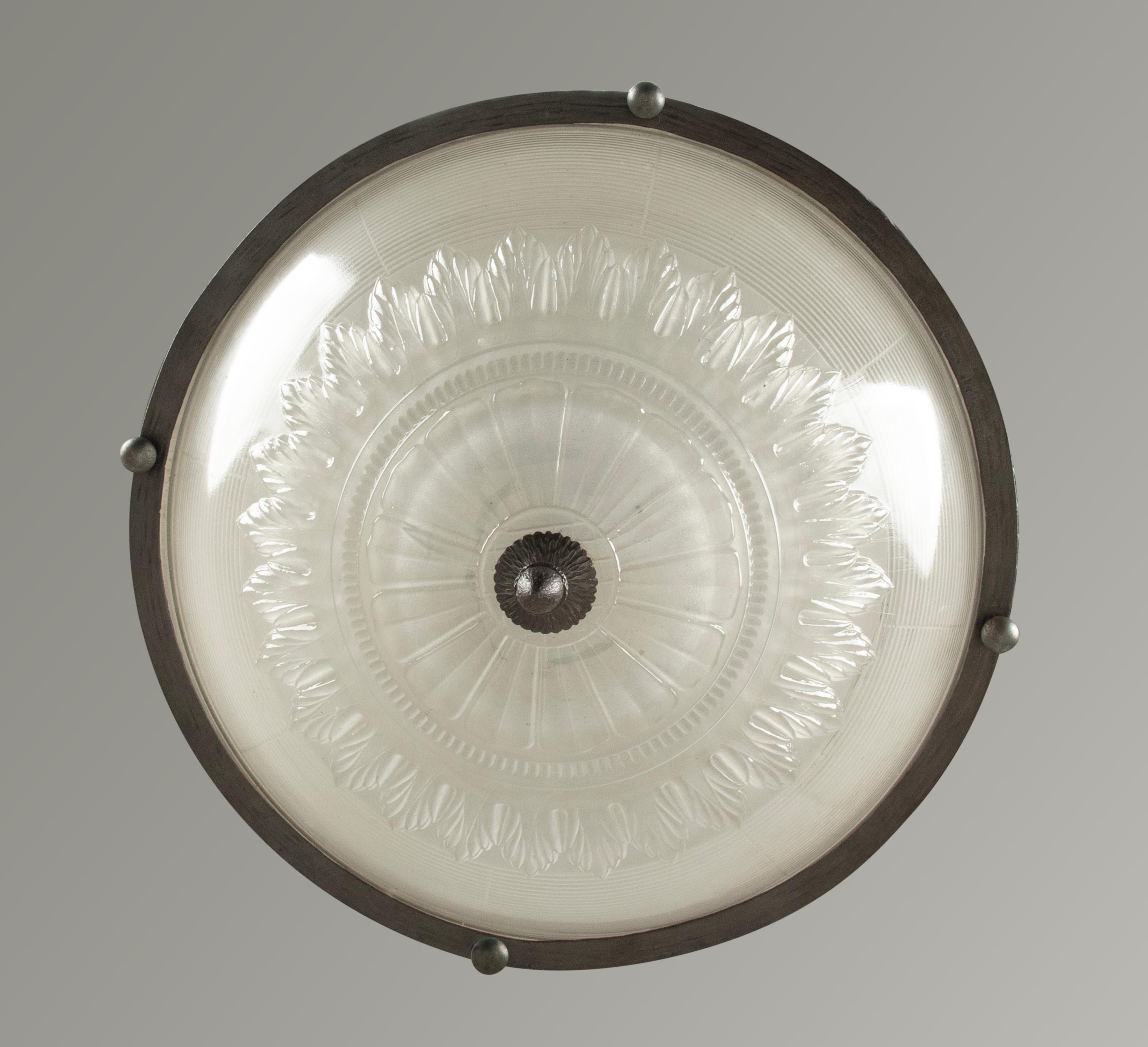 Art Deco Periode geschmiedetes Eisen Kronleuchter / Halle Weg Lampe (Glas) im Angebot