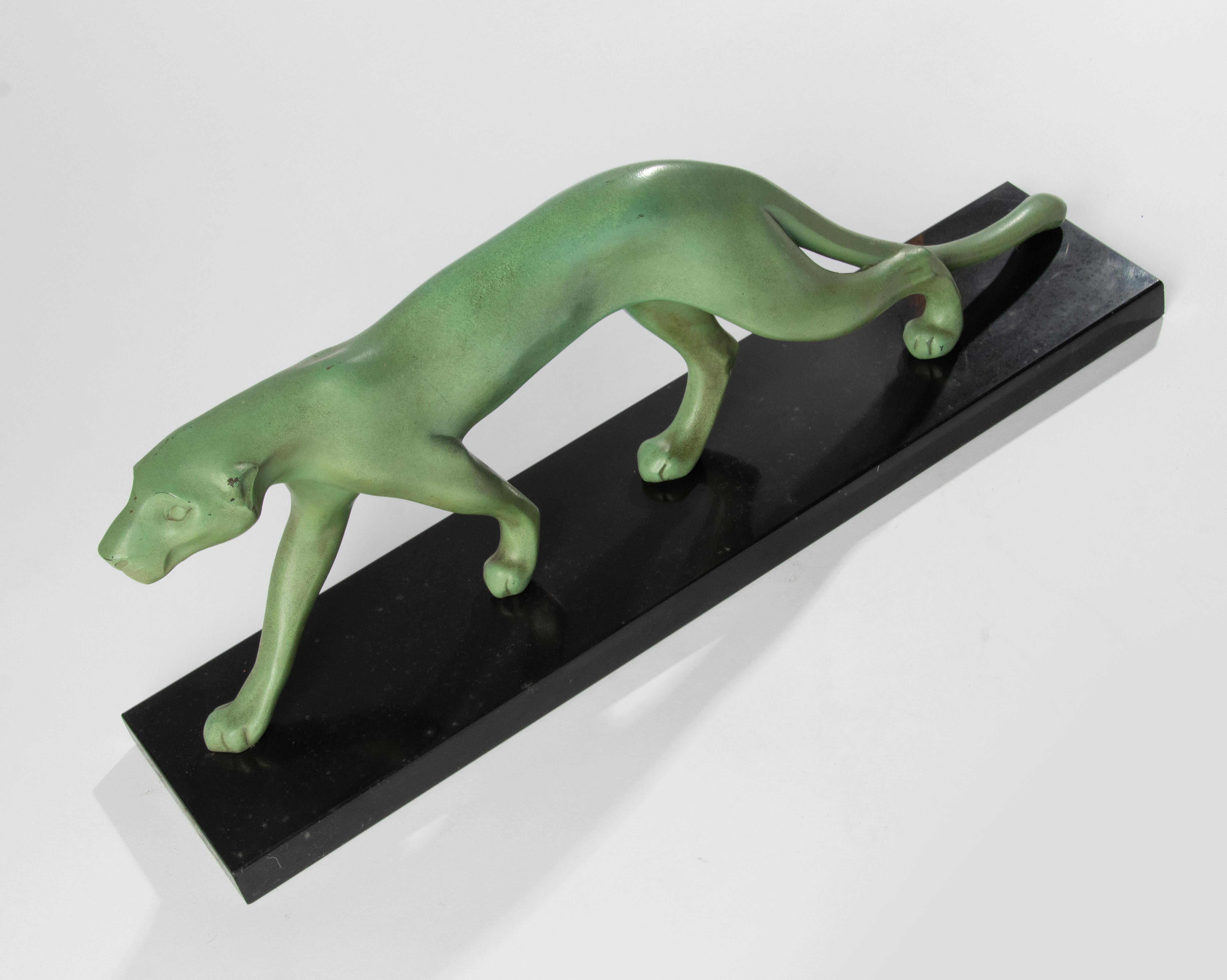 Grüne patinierte Zinn-Skulptur aus der Art-déco-Periode Cougar im Angebot 2