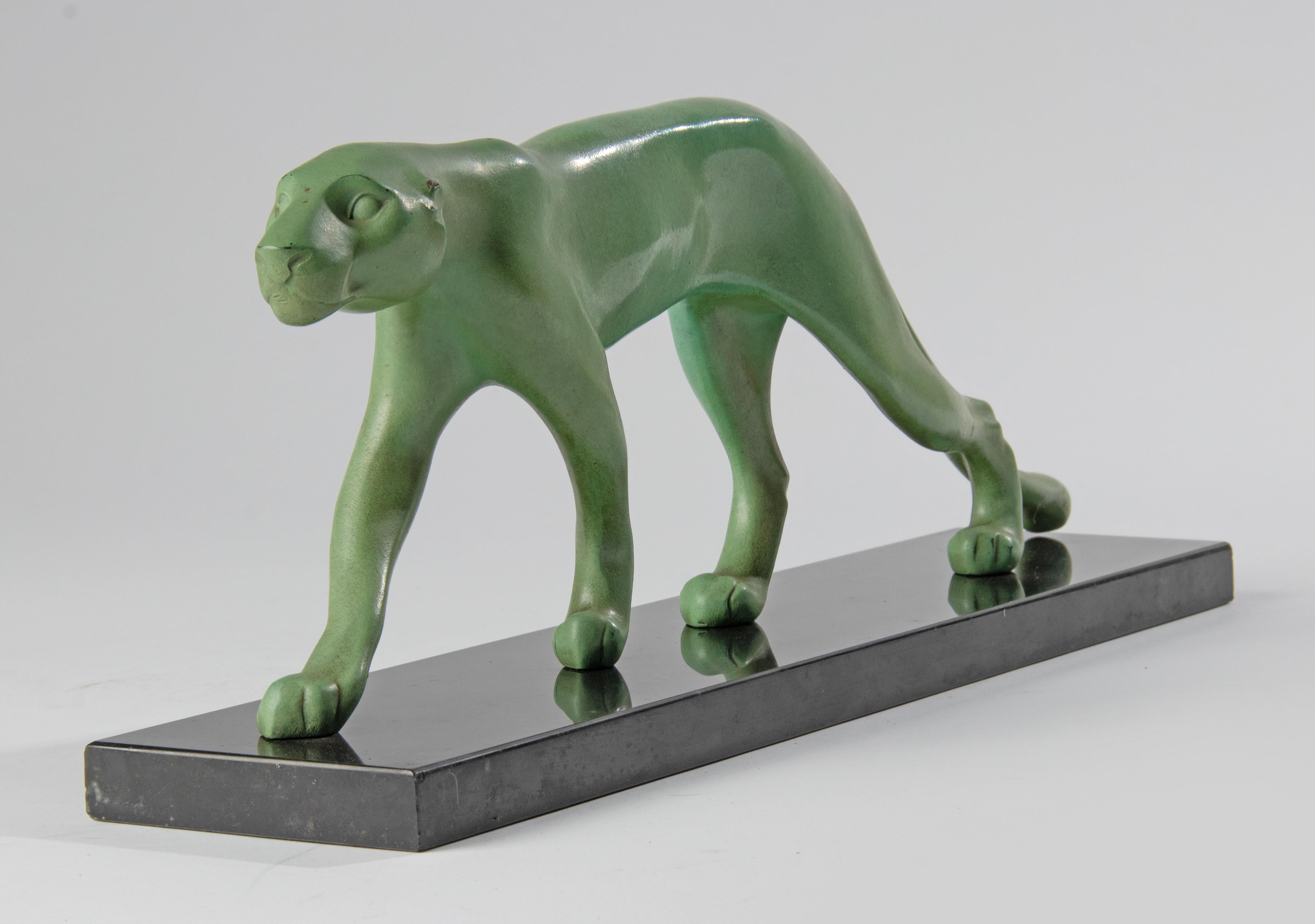 Grüne patinierte Zinn-Skulptur aus der Art-déco-Periode Cougar im Angebot 3