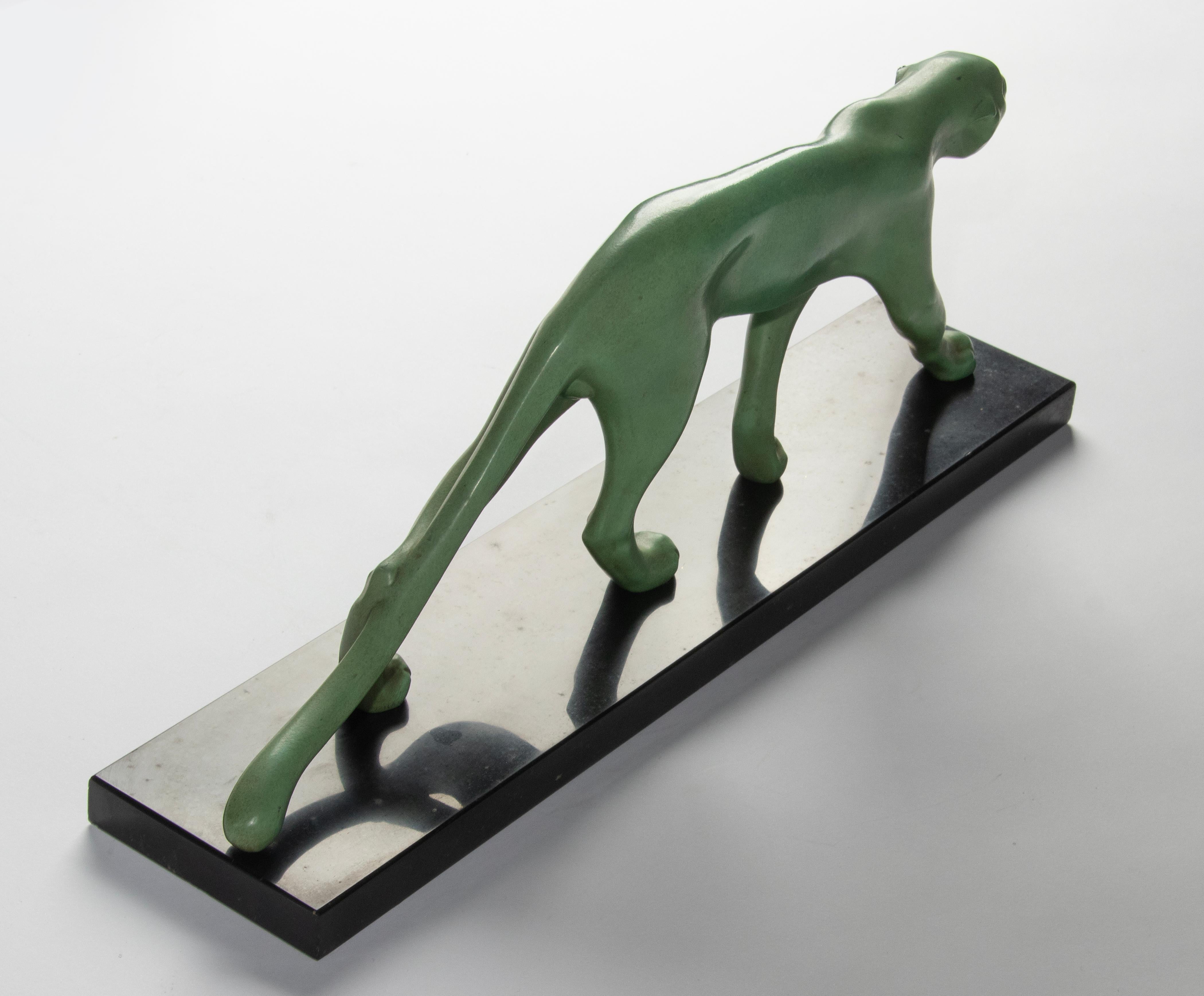 Grüne patinierte Zinn-Skulptur aus der Art-déco-Periode Cougar im Angebot 6