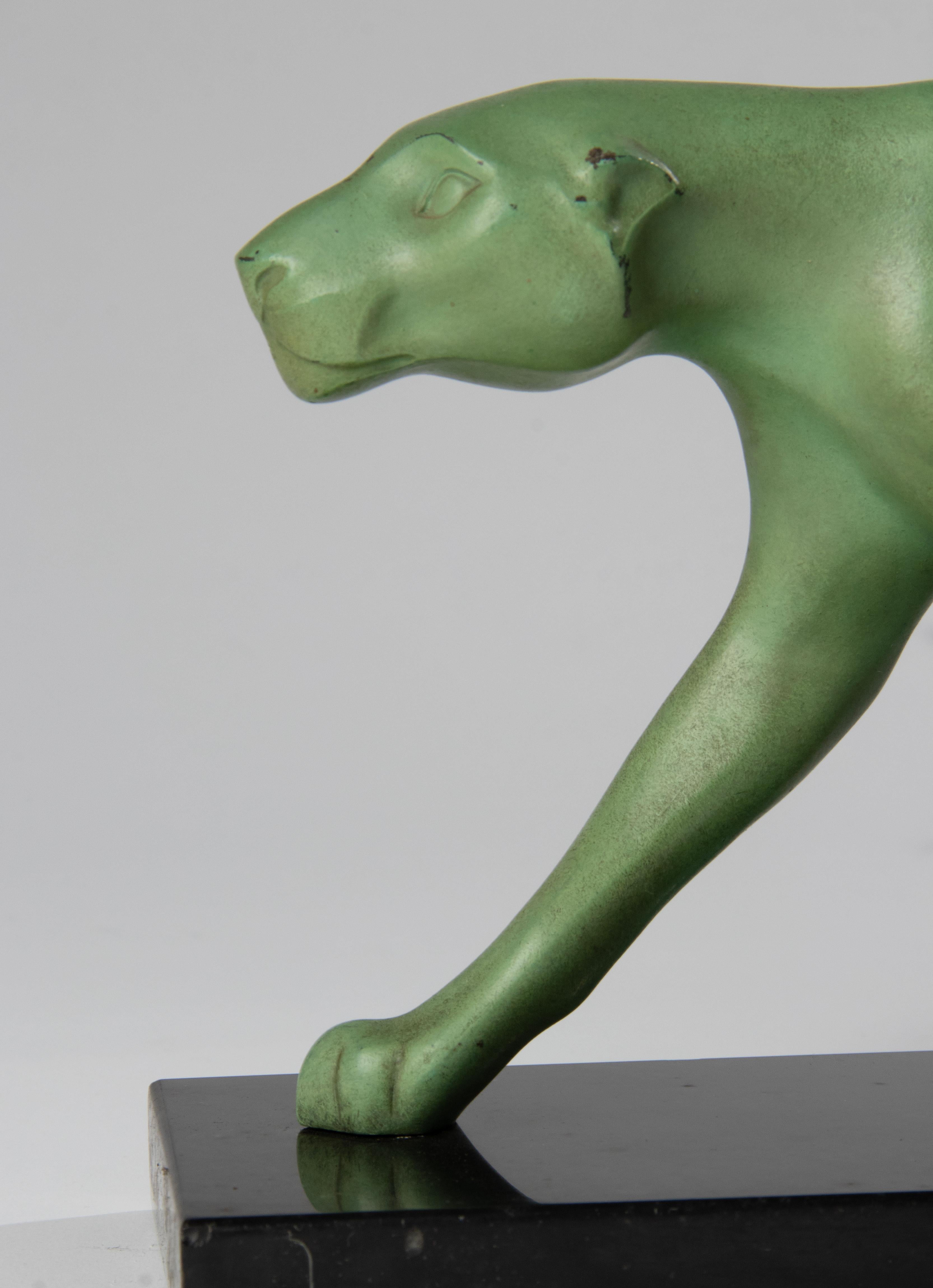 Grüne patinierte Zinn-Skulptur aus der Art-déco-Periode Cougar im Angebot 1