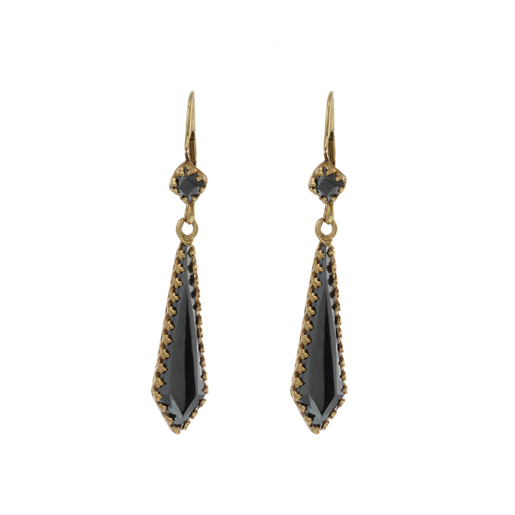 Luxurious Art Deco Period Hematite Drop Earrings in 14kt Yellow Gold (6.30g)
