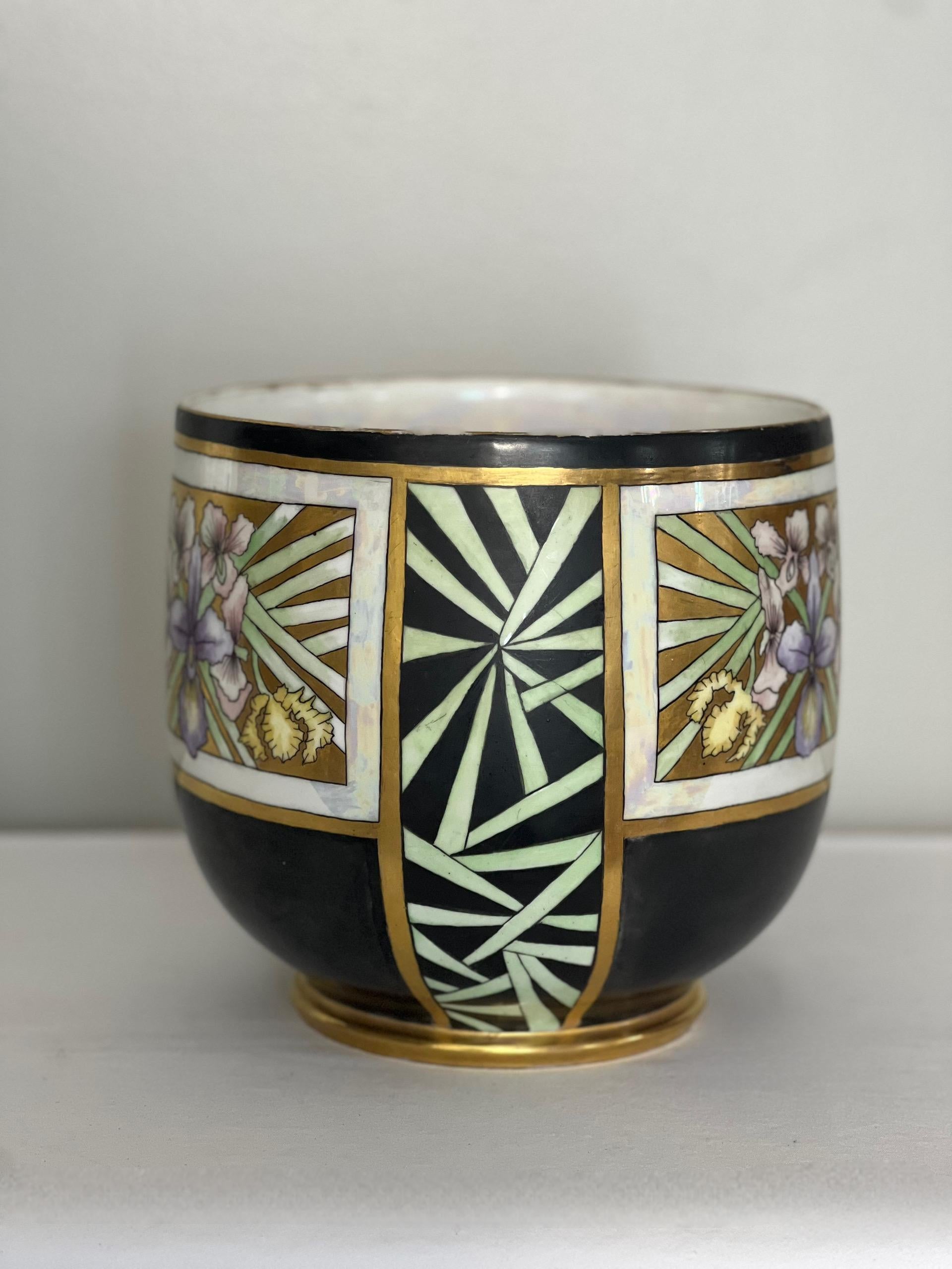 Übertopf aus Limoges-Porzellan mit schillernder Glasur und Vergoldung aus der Zeit des Art déco im Zustand „Gut“ im Angebot in Doylestown, PA